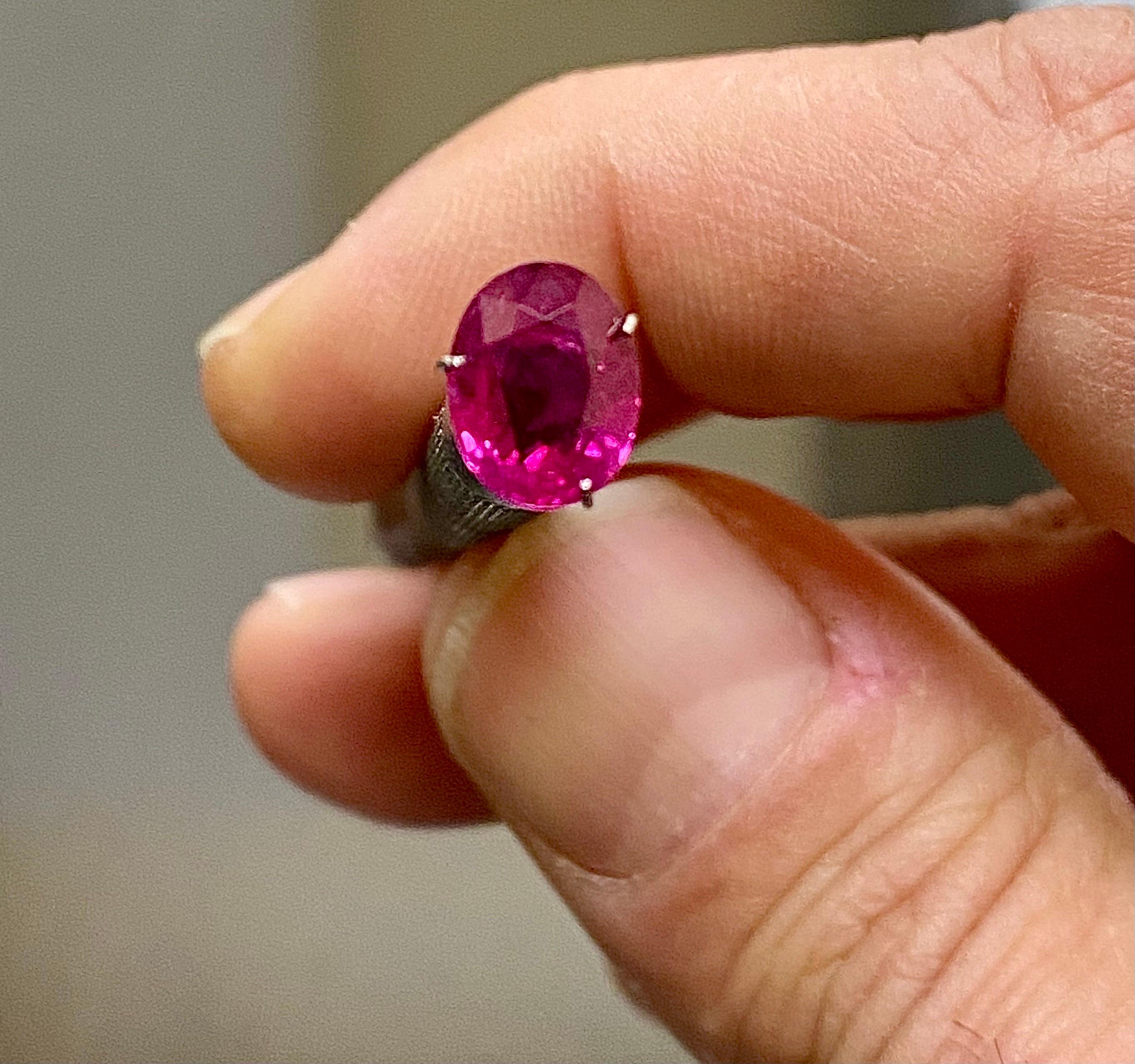 Loose Heat Treated GIA Certified 2.49 Carat Oval Burmese Ruby  In New Condition For Sale In Los Angeles, CA