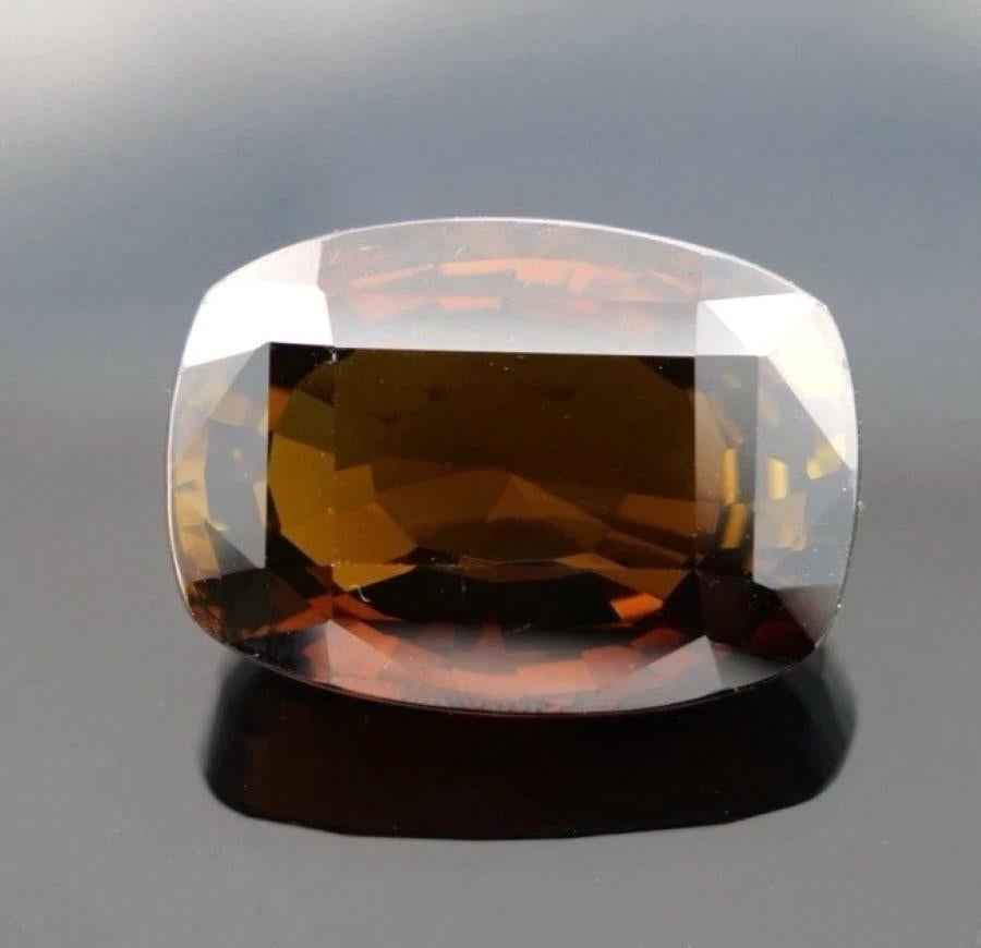 Natural Chrysoberyl – Elongated Cushion Mixed Cut – 44.09 Carats – Rich Brown with Green Pleochroism – Loose Gemstone

🡆 Description:
Offered is a striking natural chrysoberyl, expertly cut in an elongated cushion shape with a mixed faceted