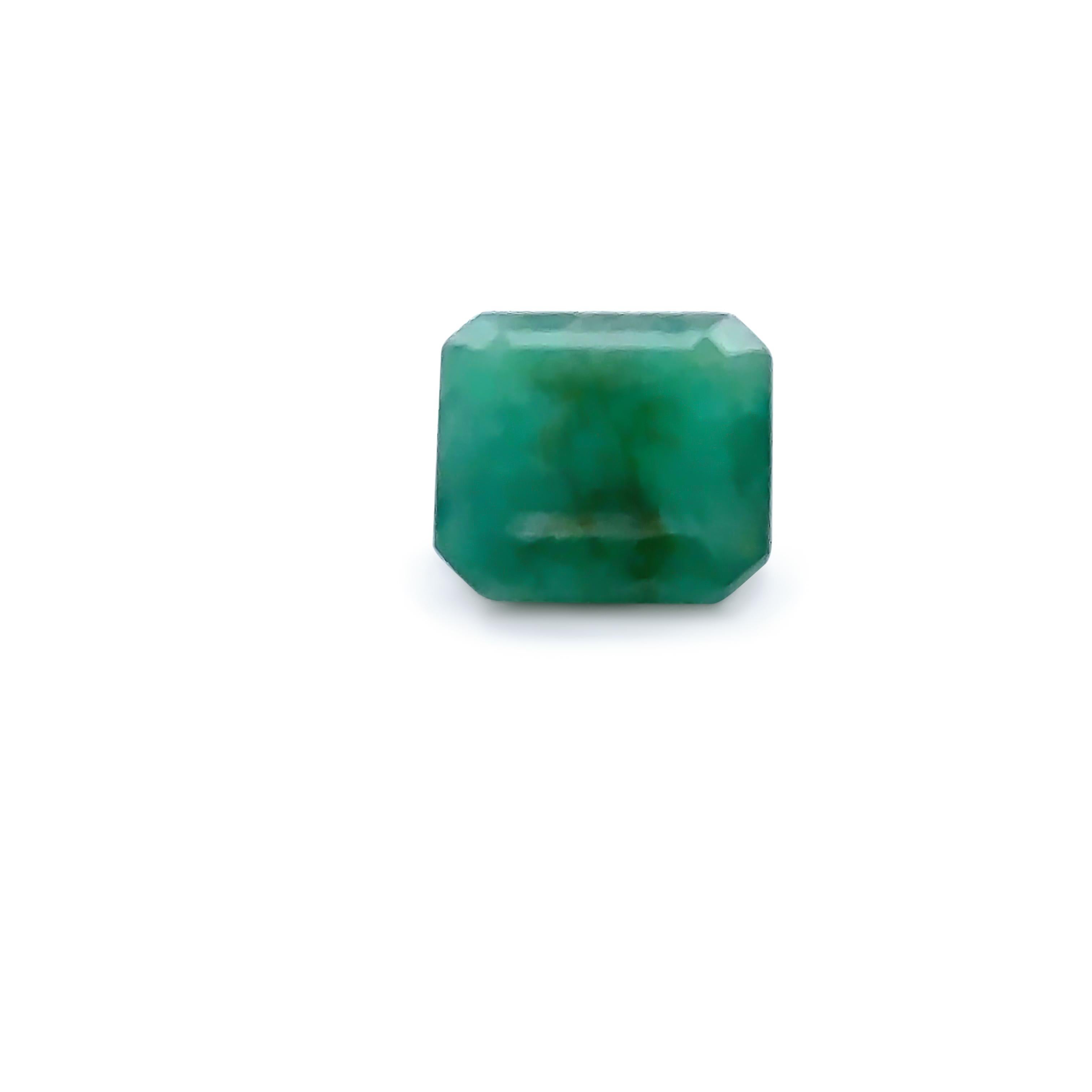 Ein loser, natürlicher, quadratischer Smaragd im Smaragdschliff, grüne Farbe, durchscheinend mit natürlichen Einschlüssen mit einem Gesamtkaratgewicht von 2,01ct.  

Metall: N/A
Karat: 2,01ct
Farbe: Grün
Klarheit: N/A
Schliff: Quadratischer