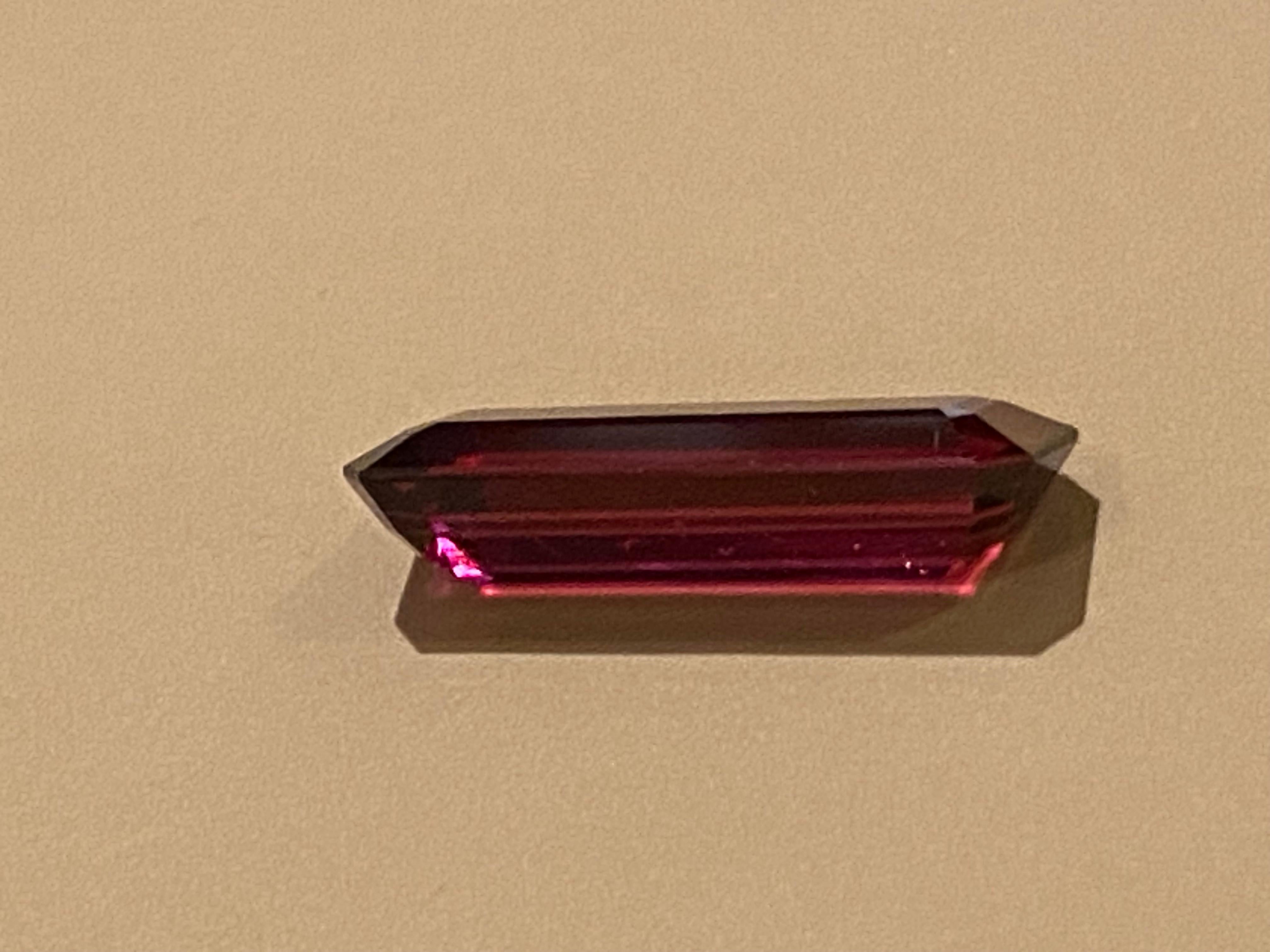 Tourmaline Naturelle en vrac, taille baguette, 4.50ct, Vivid Bright Red Excellent état - En vente à MELBOURNE, AU
