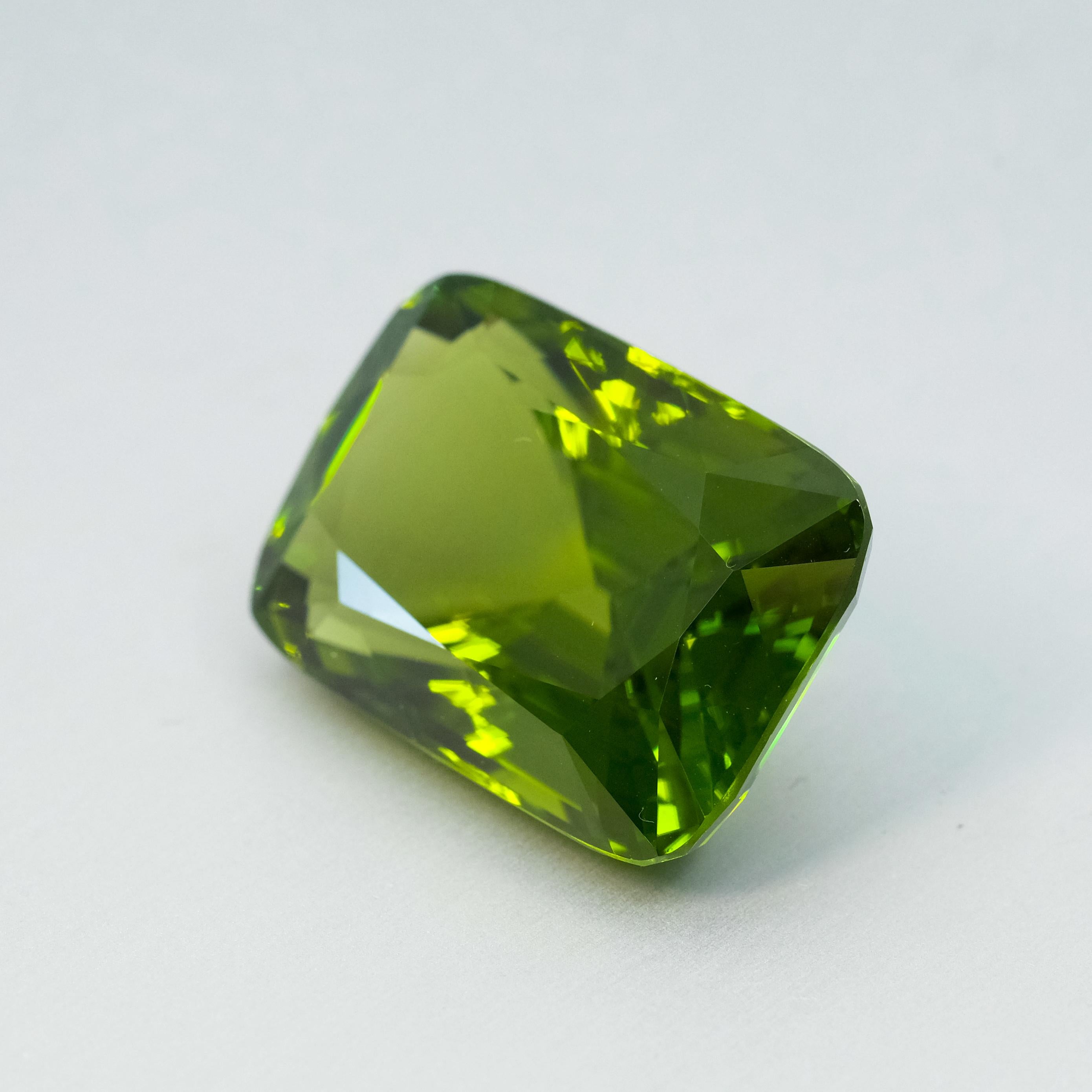 Péridot en vrac - Taille coussin - 62,50ct Excellent état - En vente à SYDNEY, AU