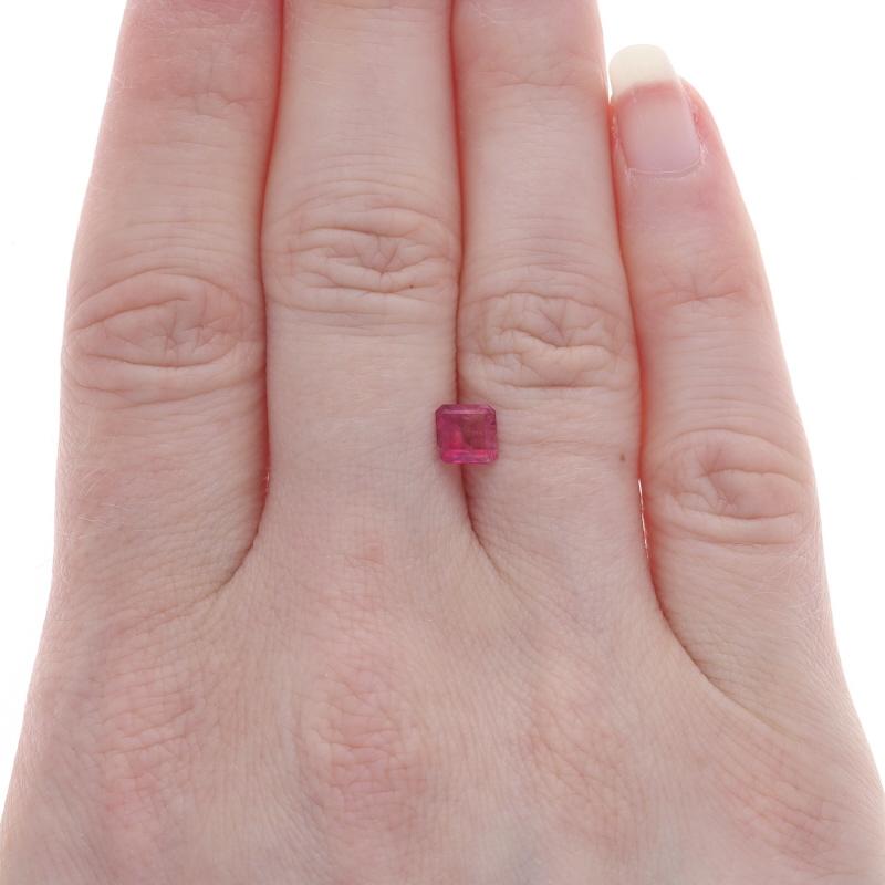 Berilo Rojo Suelto - Cuadrado Corte Esmeralda .59ct Solitario Rojo Rosado Corte esmeralda