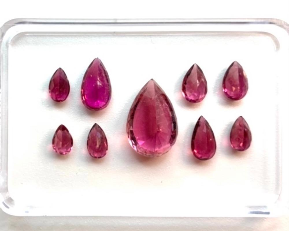 This set of loose gemstones, aka a 