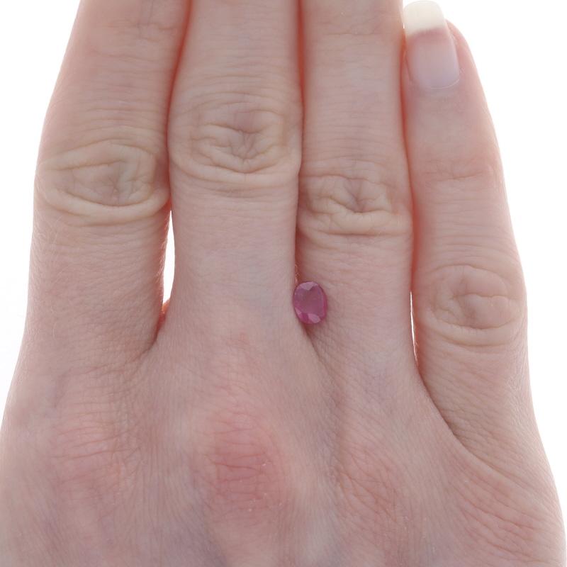Loser Rubin - Oval .74 Karat Rosa Roter Solitär (Ovalschliff) im Angebot