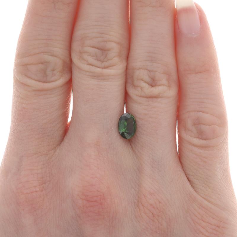 Treatment: Heating
Carat: 1.48ct
Cut: Oval
Color: Green
Size: (mm) 8.00 x 5.85 x 3.35

Condition: New