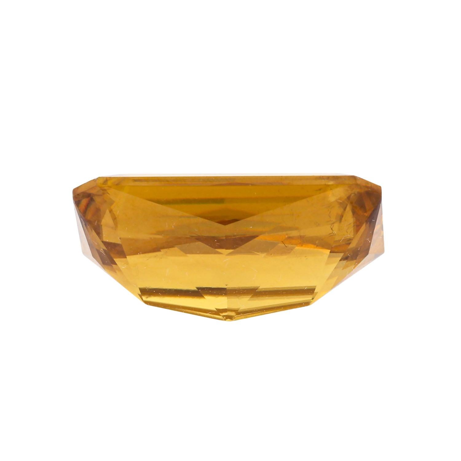 Sfinge sciolta di 12,7 ct, ottagonale sfaccettata, bordi delle sfaccettature e cintura leggermente scheggiati.

Sfinge sciolta, 12,7 ct, ottagonale sfaccettato, bordi delle sfaccettature e cintura leggermente scheggiati.