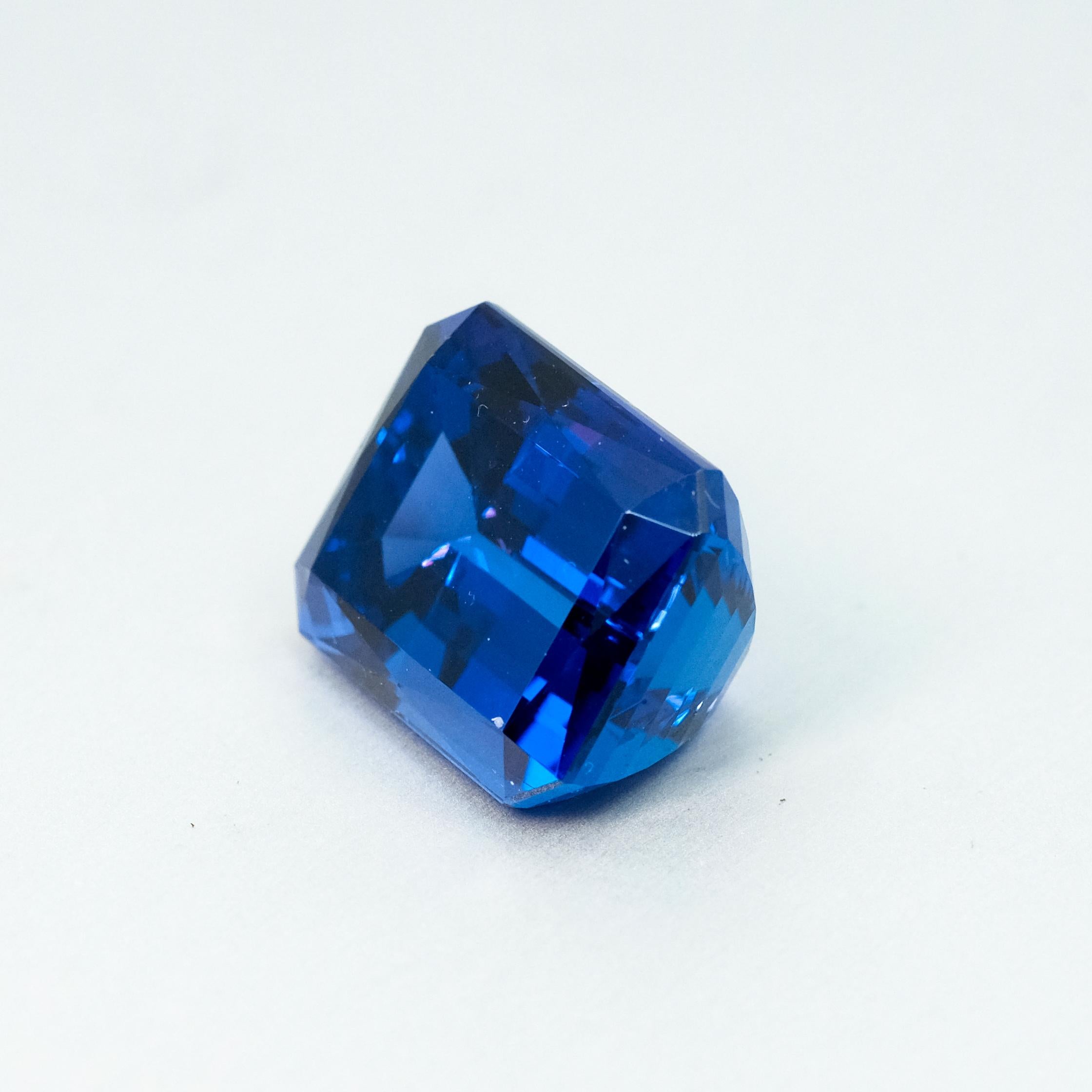 Tanzanite sfusa - 13,38 carati - taglio smeraldo in vendita 2
