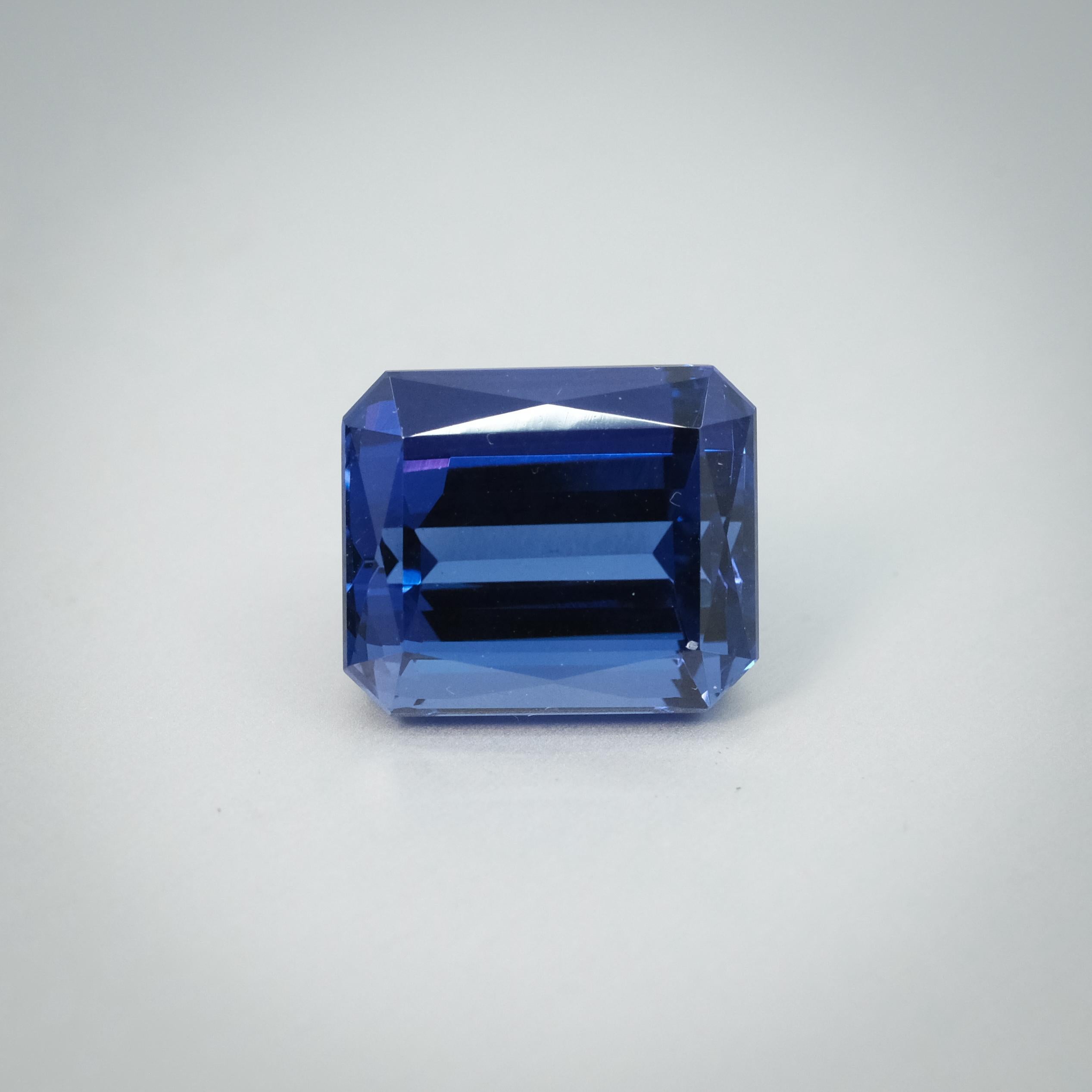 Tanzanite sfusa - 13,38 carati - taglio smeraldo in vendita 3