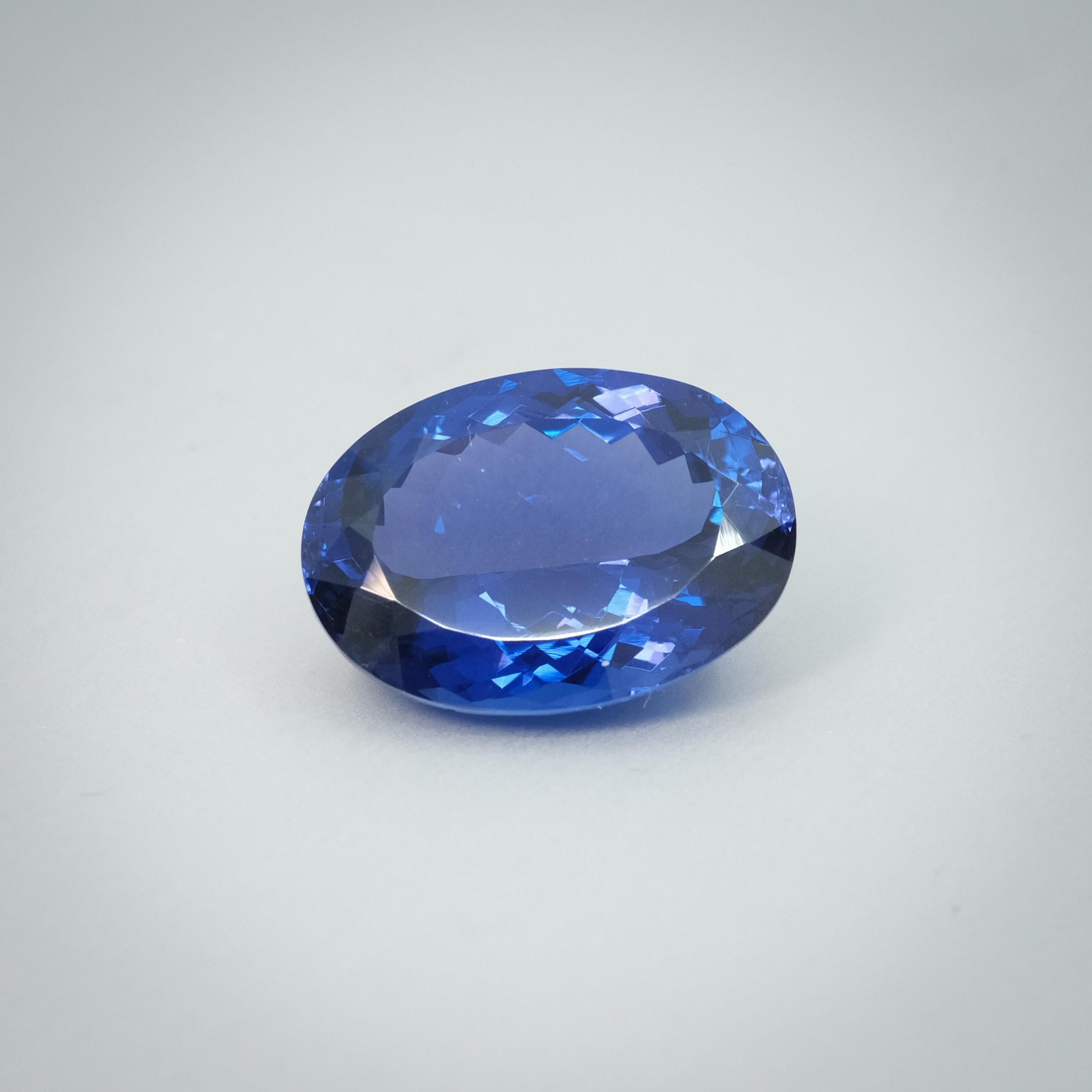 Tanzanite ovale - 17,20 carats Excellent état - En vente à SYDNEY, AU
