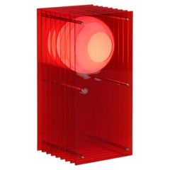 LOP Small Rectangle Red von BằNG – Ein Objekt, das alles andere als langweilig ist
