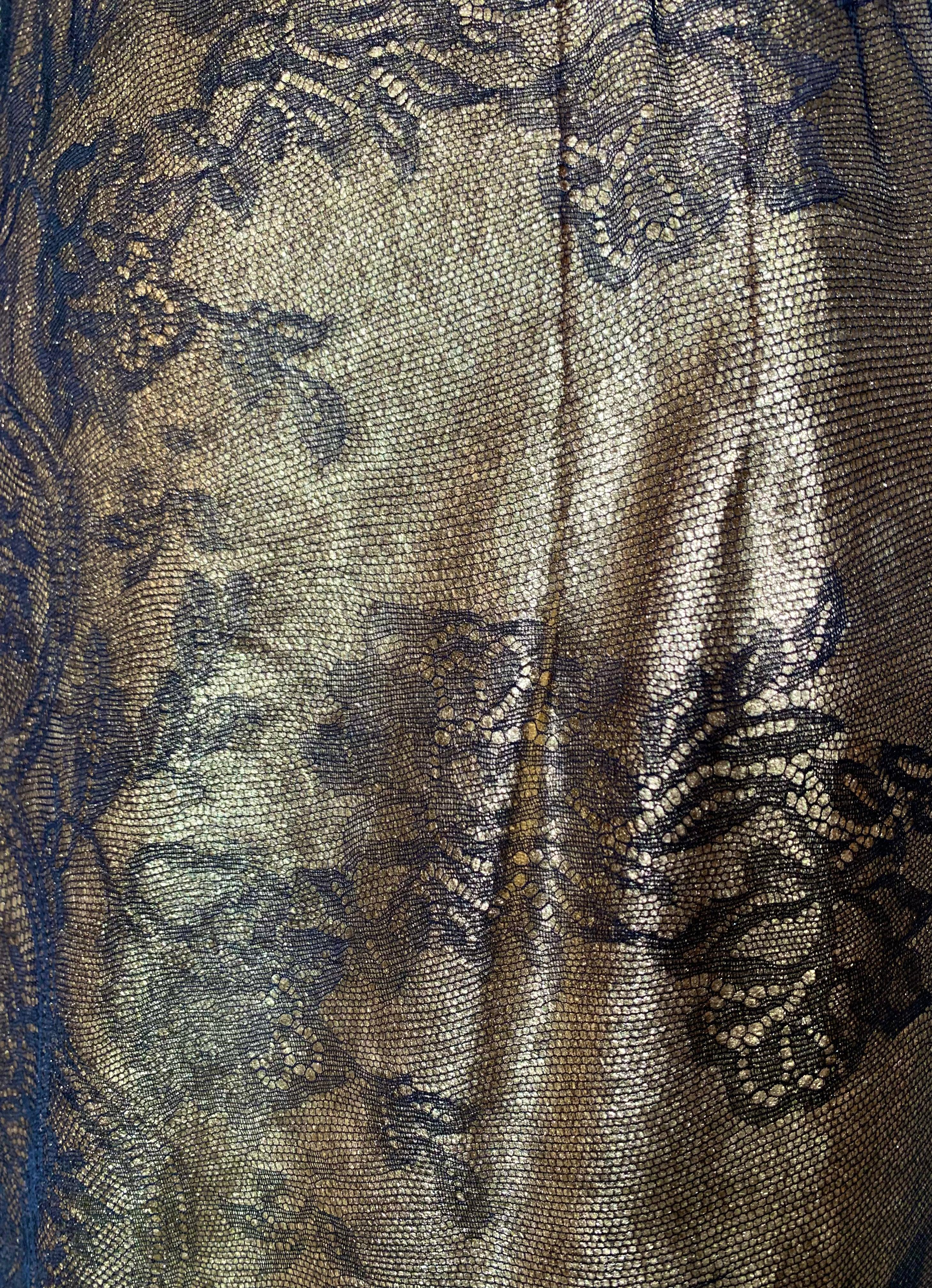 Lopez Knudson Bespoke Gold Lamé & Spitze Cheongsam inspiriertes Cocktailkleid im Zustand „Hervorragend“ im Angebot in Los Angeles, CA