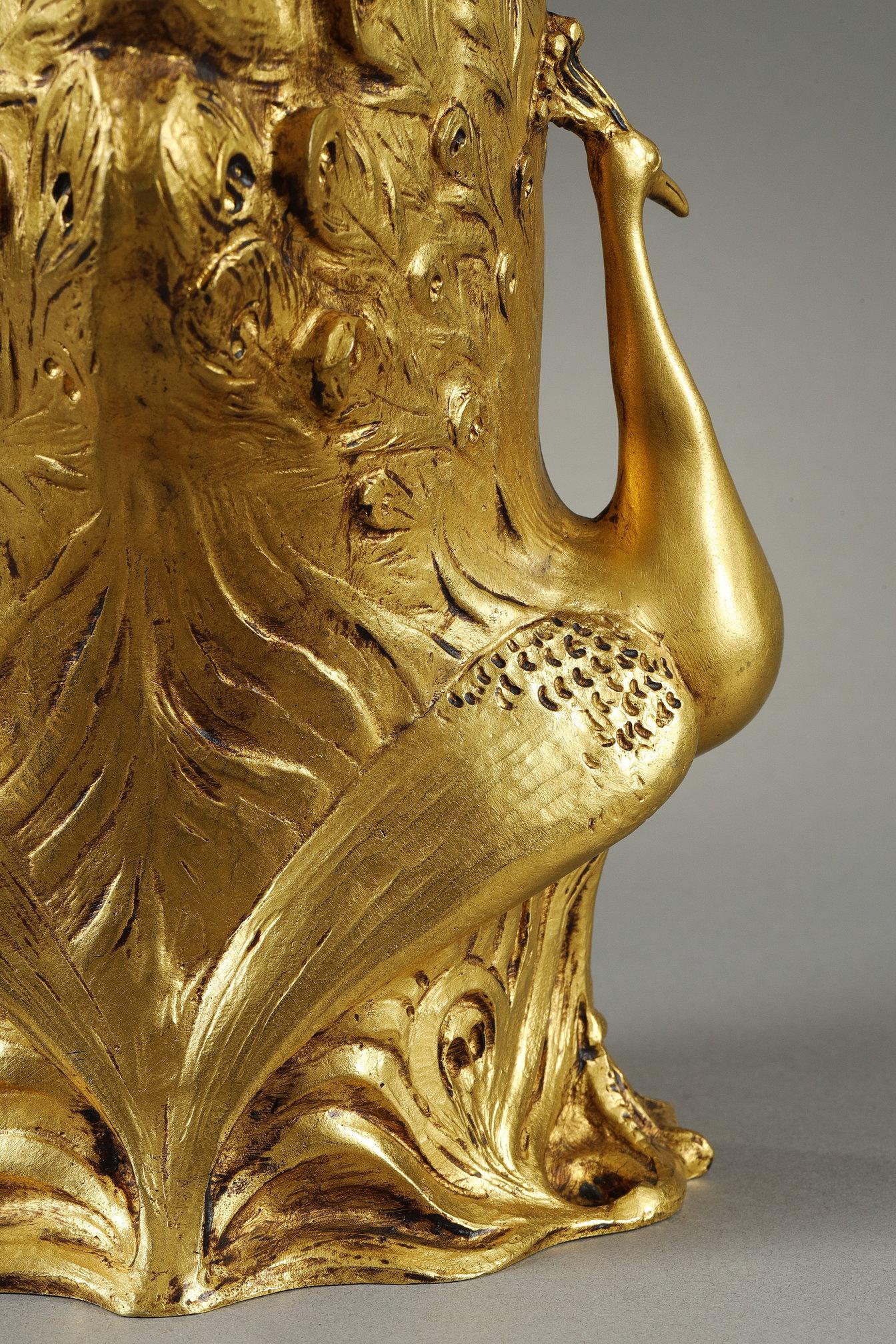 Vaso a forma di pavone - Sculpture Art Nouveau di Léopold Savine