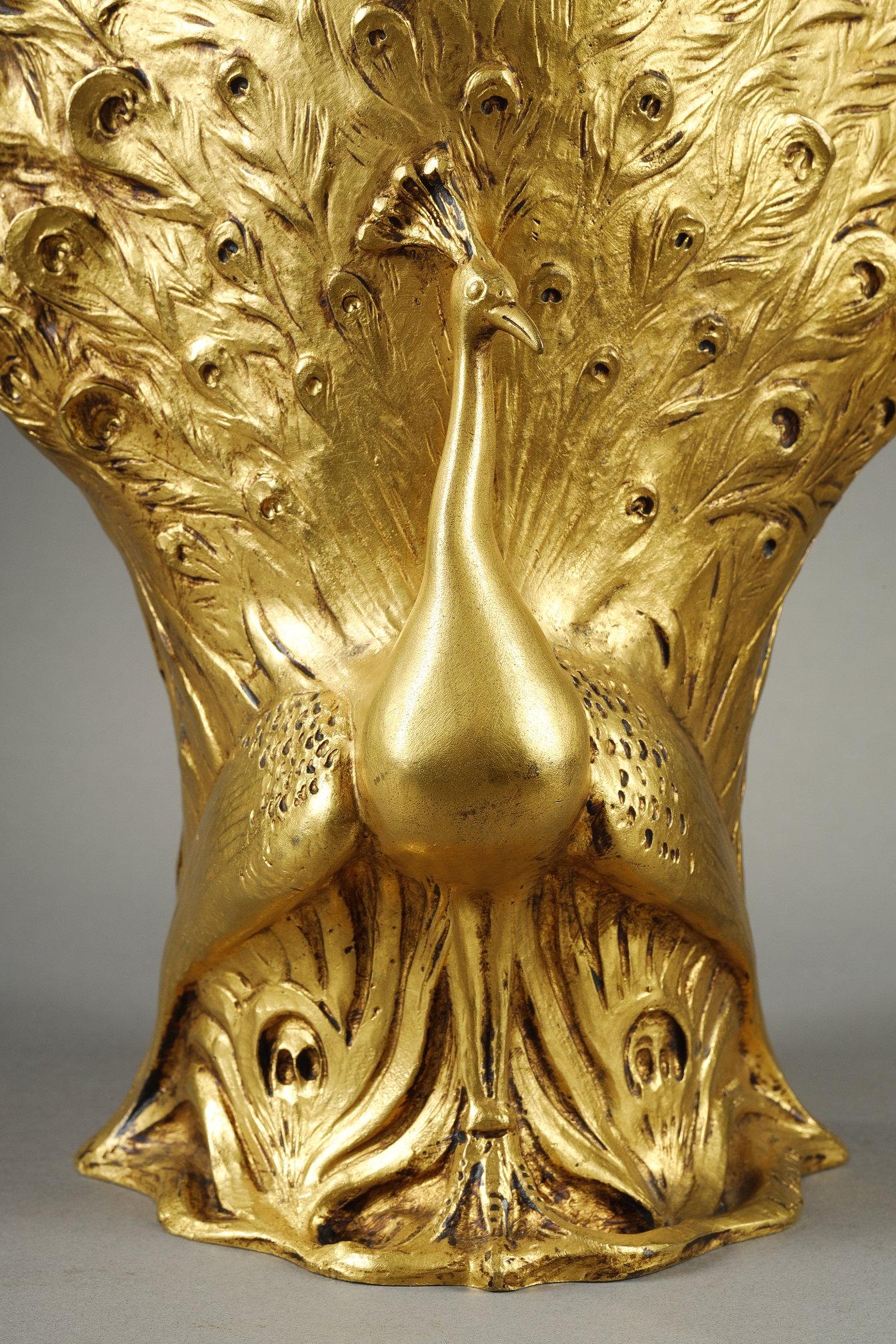 Vaso a forma di pavone in vendita 1