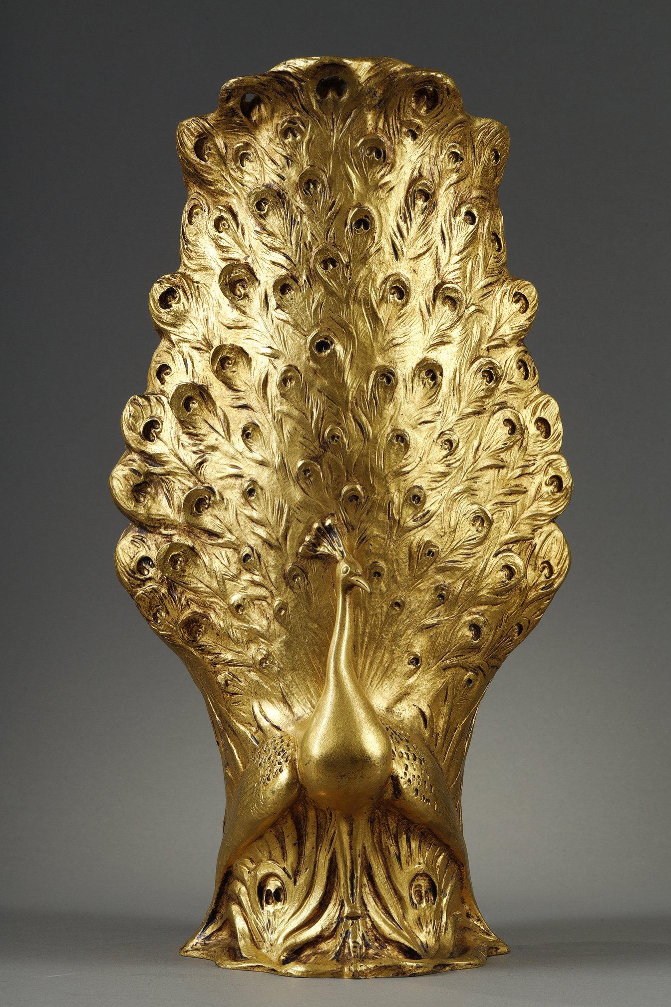 Figurative Sculpture di Léopold Savine - Vaso a forma di pavone