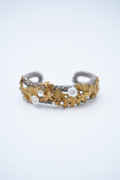 loquat flower and birds bangle / vintage jewelry , vintage bangle