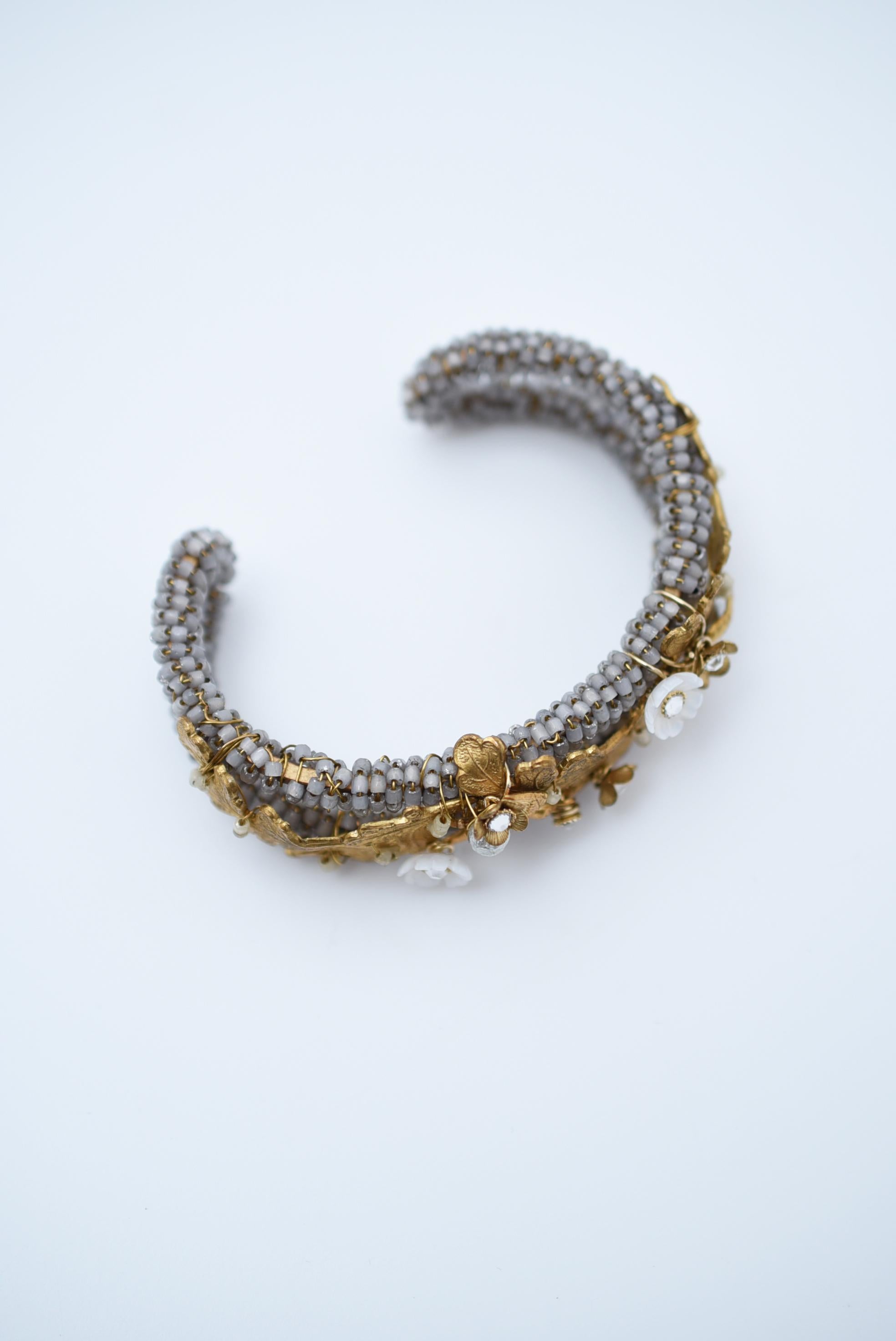 loquat flower and birds bangle / vintage jewelry , vintage bangle For Sale 2