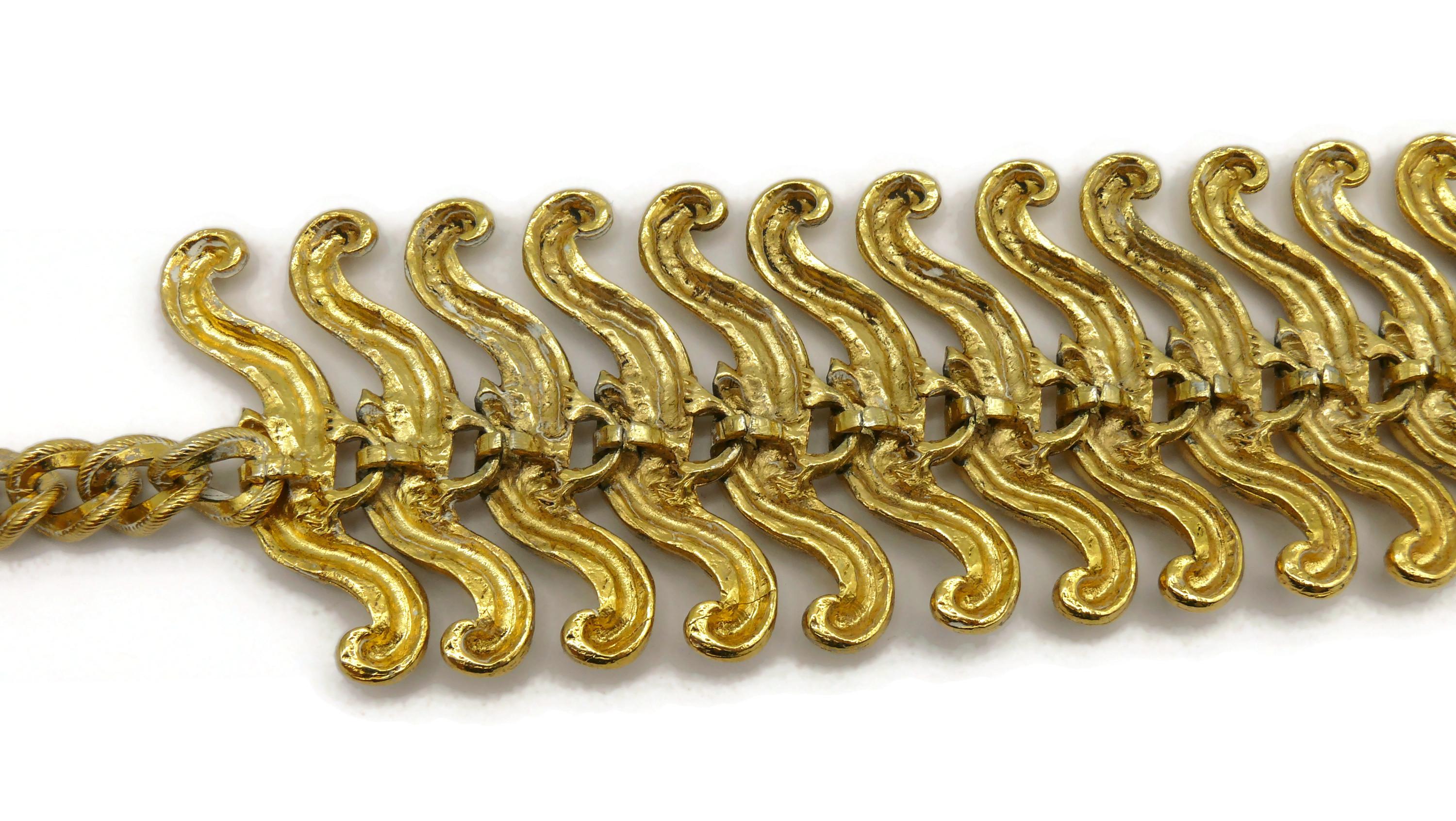 L'OR DU SOIR Vintage Gold Tone Scroll Link Necklace For Sale 7