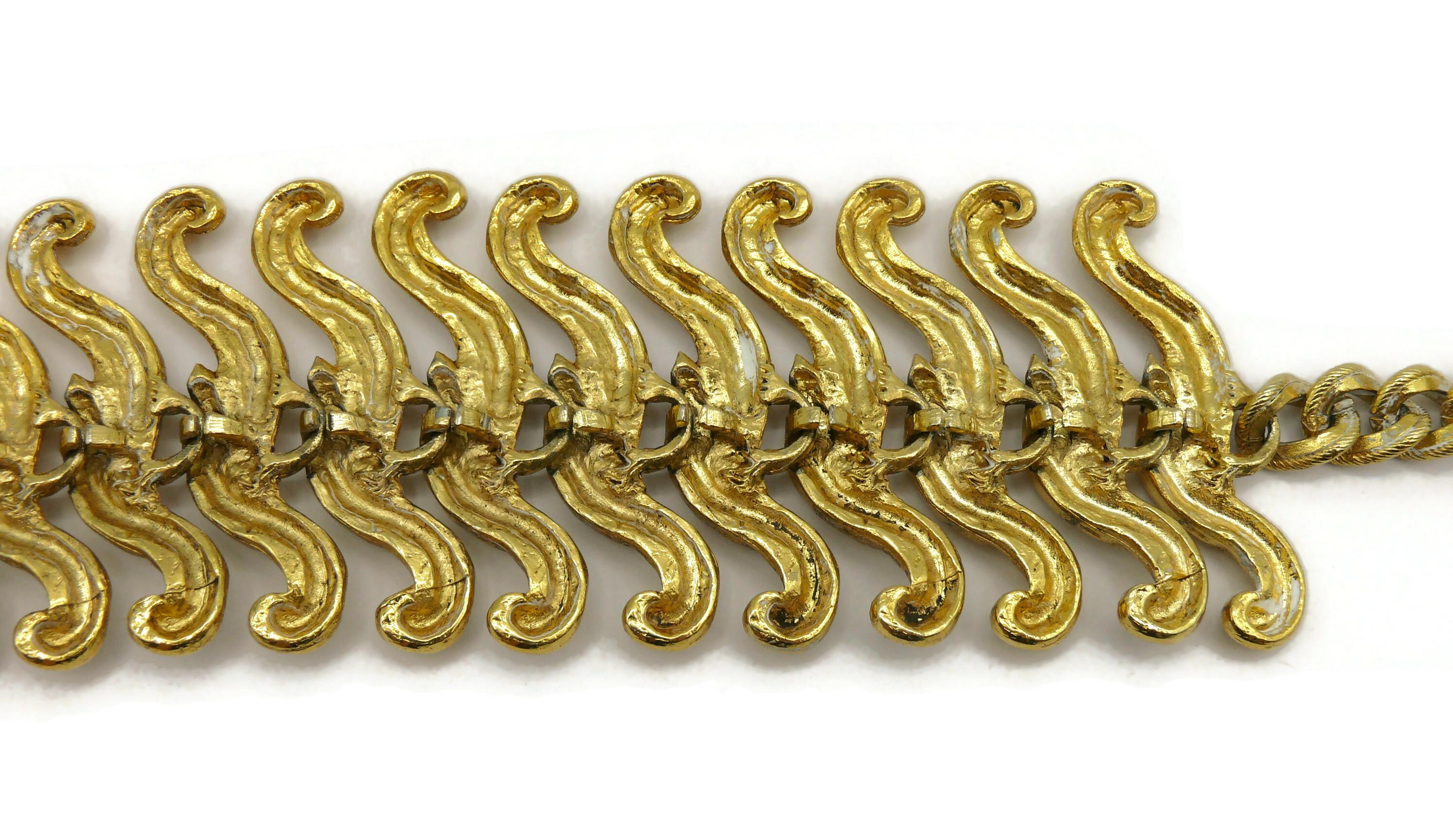 L'OR DU SOIR Vintage Gold Tone Scroll Link Necklace For Sale 9