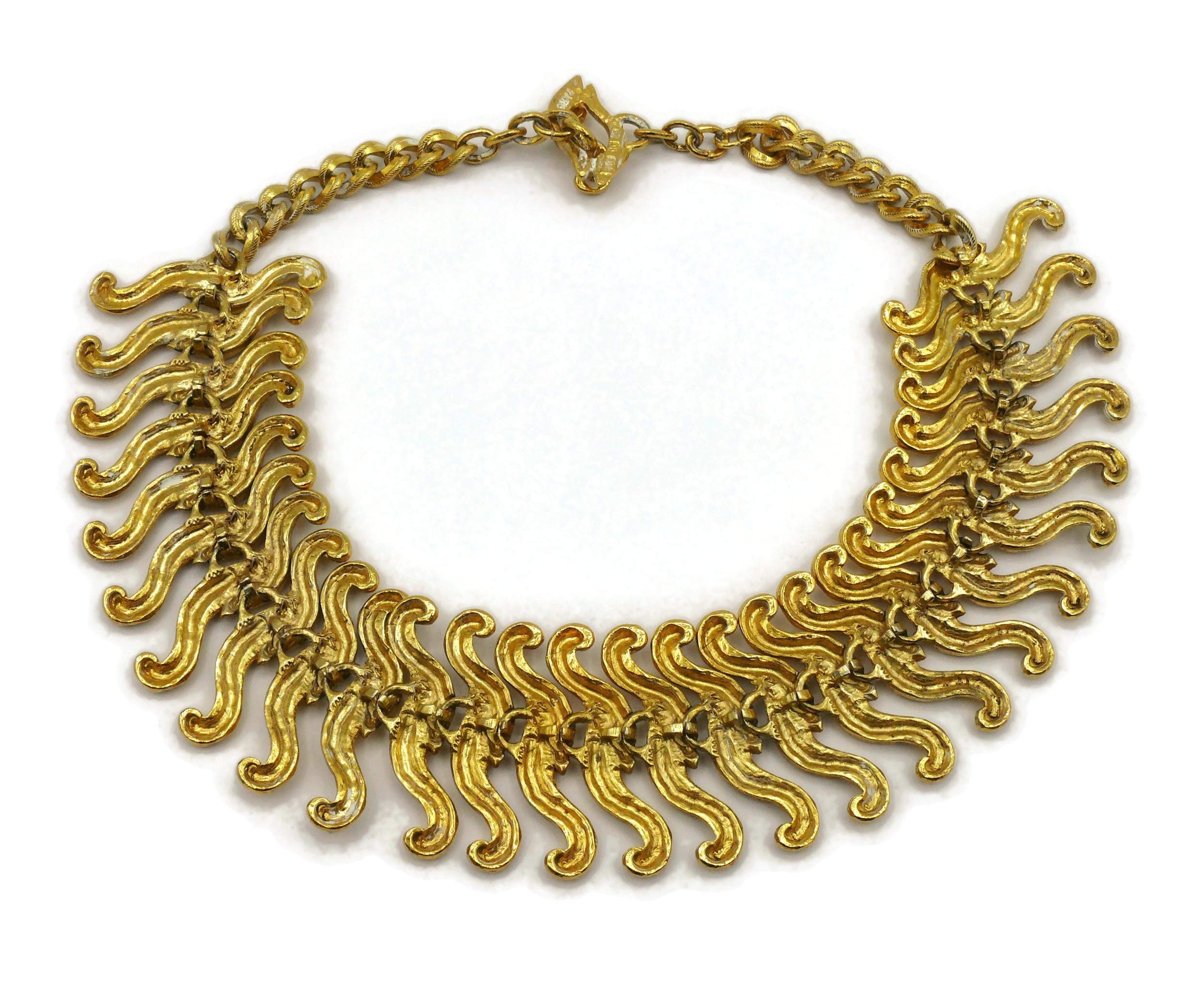 L'OR DU SOIR Vintage Gold Tone Scroll Link Necklace For Sale 11