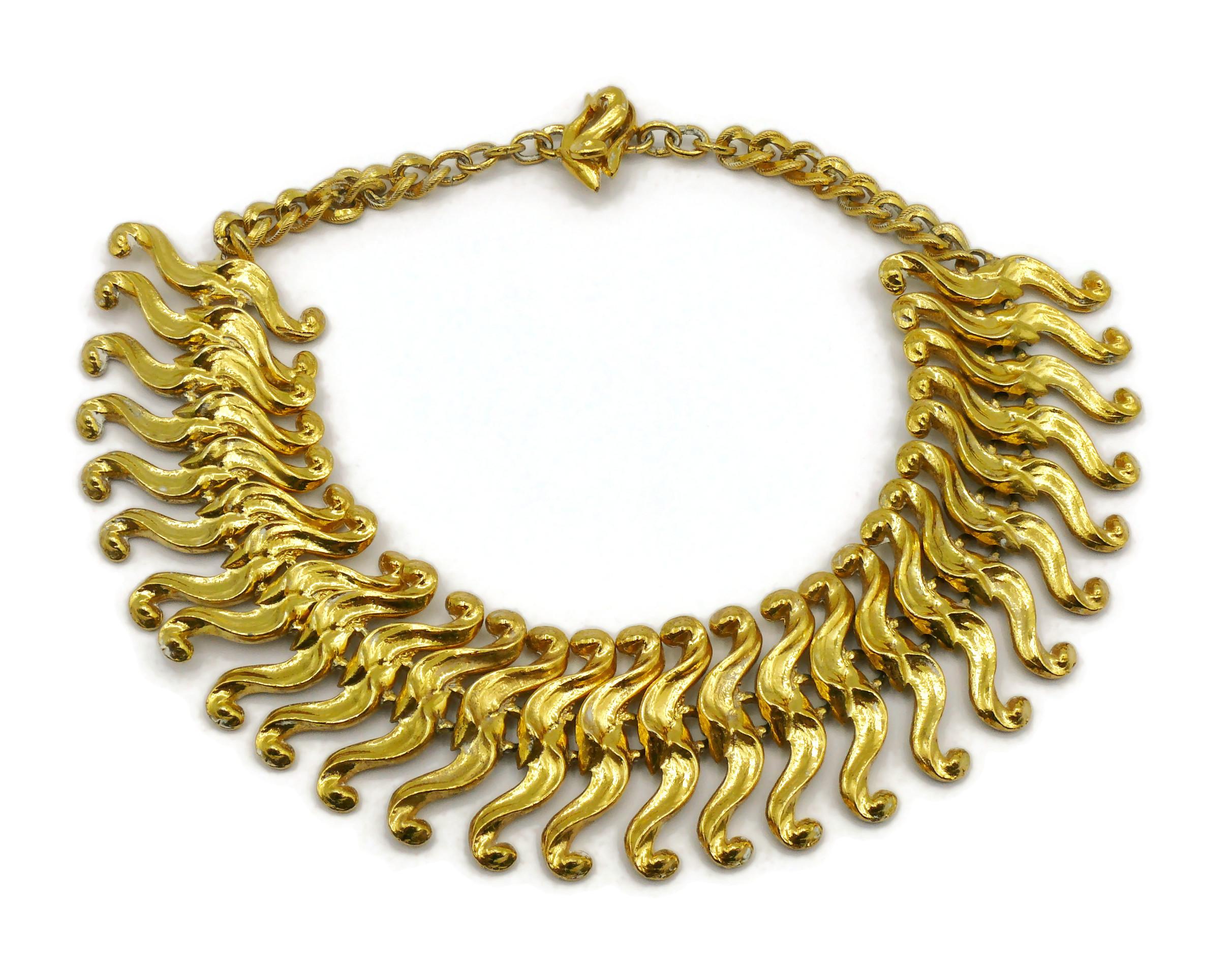 L'OR DU SOIR Vintage Gold Tone Scroll Link Necklace In Good Condition For Sale In Nice, FR