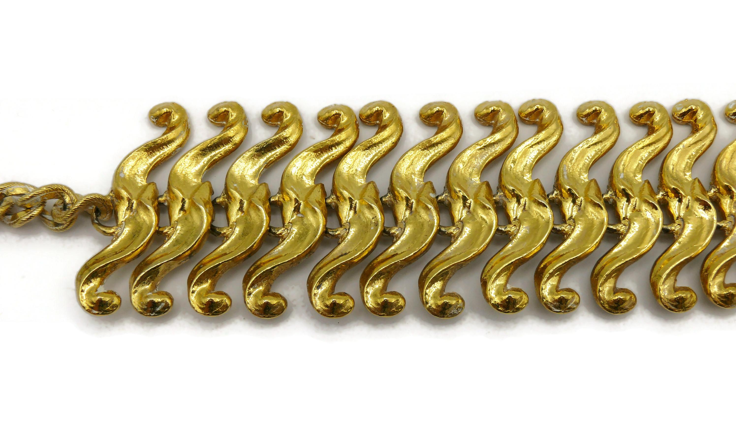 L'OR DU SOIR Vintage Gold Tone Scroll Link Necklace For Sale 1