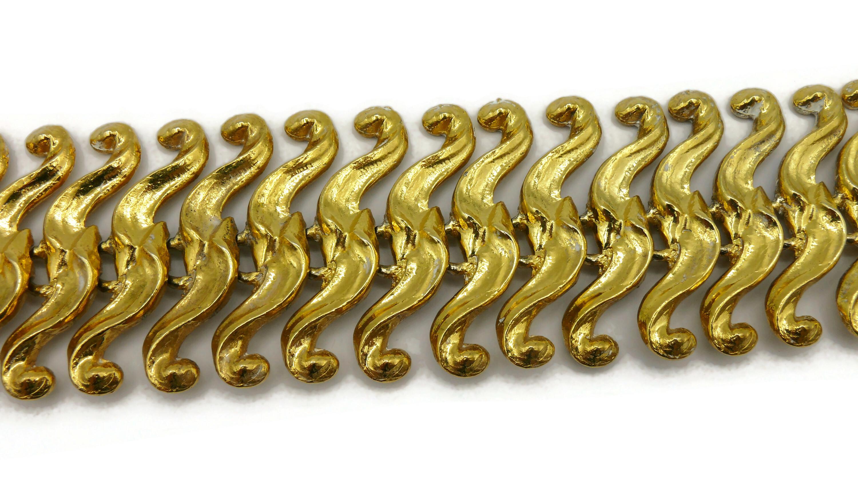 L'OR DU SOIR Vintage Gold Tone Scroll Link Necklace For Sale 3