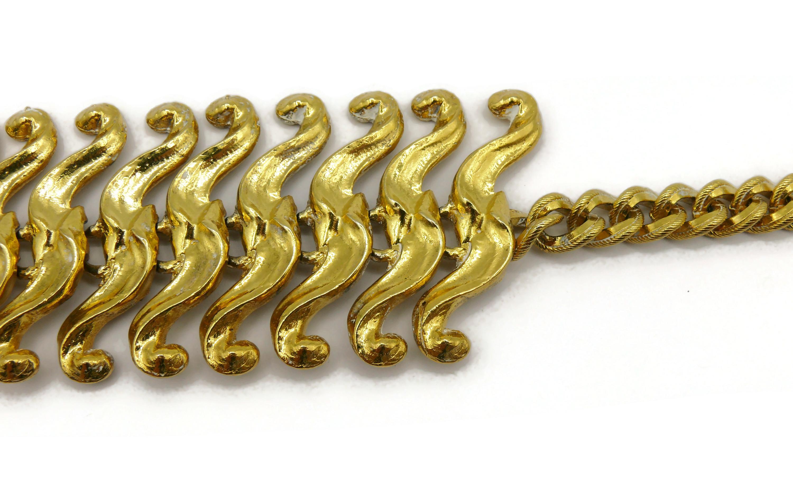 L'OR DU SOIR Vintage Gold Tone Scroll Link Necklace For Sale 4