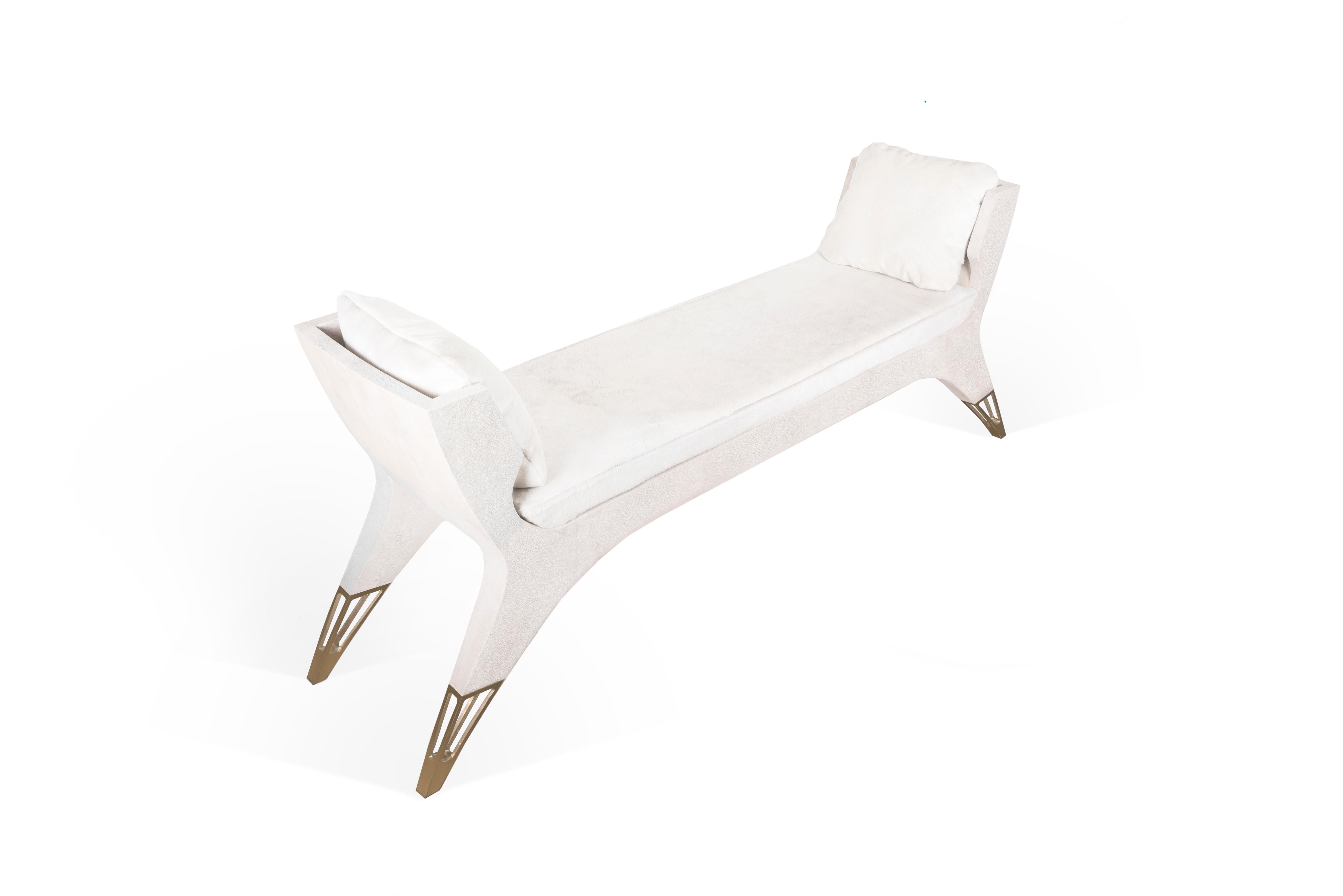 The Lord bench is an invitation to as the French would say, “rêveries”. The cream shagreen adds as touch of elegant drama. The perfect piece for a dressing room, entrance or living room. The soft cushions in cream horse hair are the final touch of