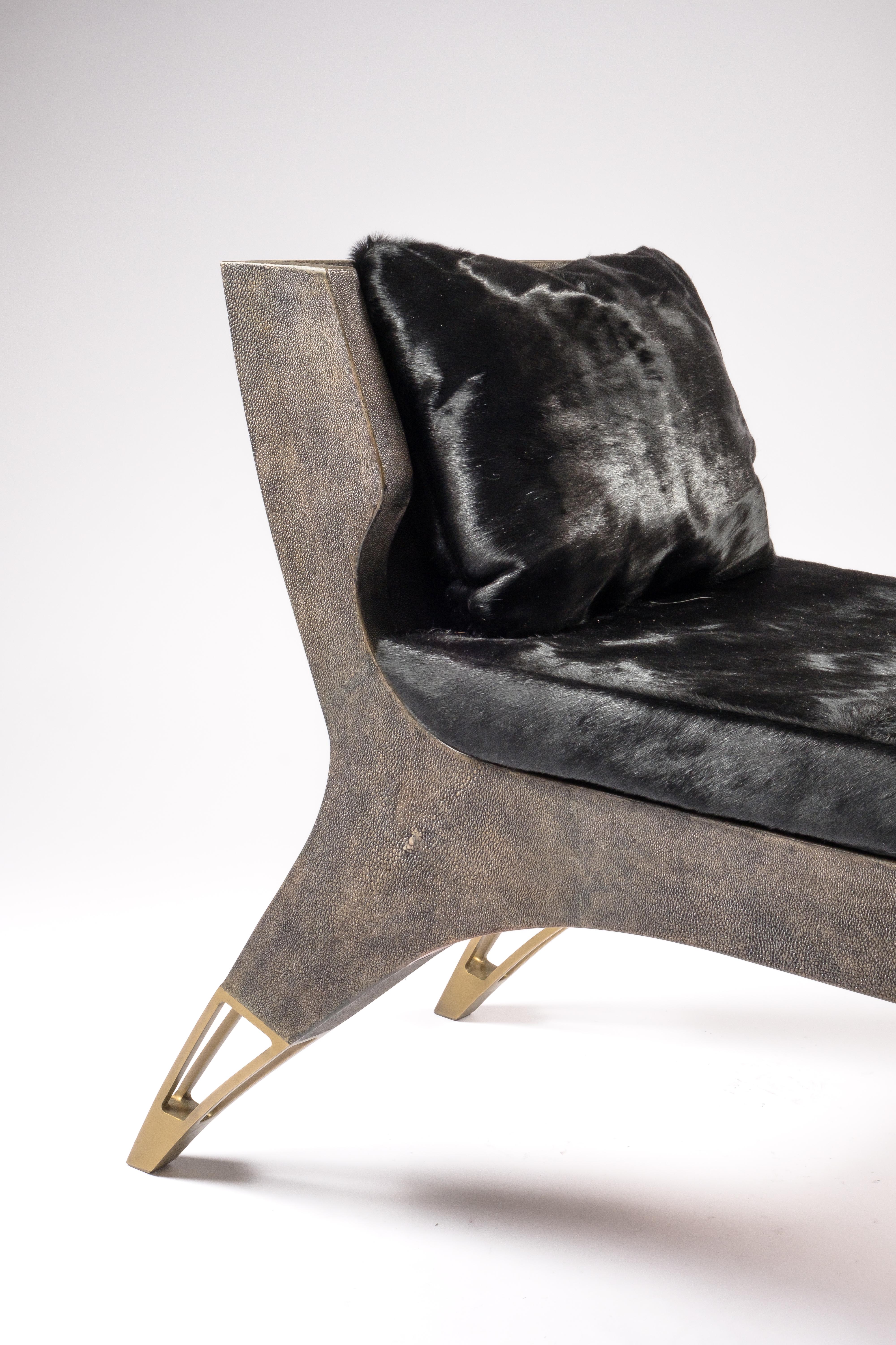XXIe siècle et contemporain Banc Lord en galuchat crème et laiton Patina par R&Y Augousti en vente