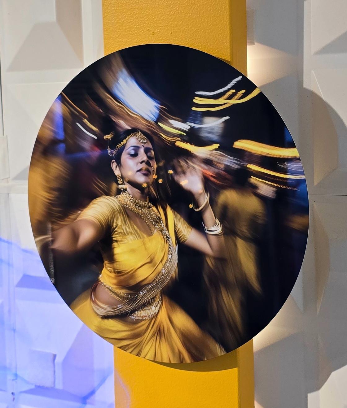 Ahmedabad 151213-42 (India, Ballerino di strada, Movimento, Ritmo, Vibrazioni, 30% OFF) - Photograph Contemporaneo di Lord Fauntleroy