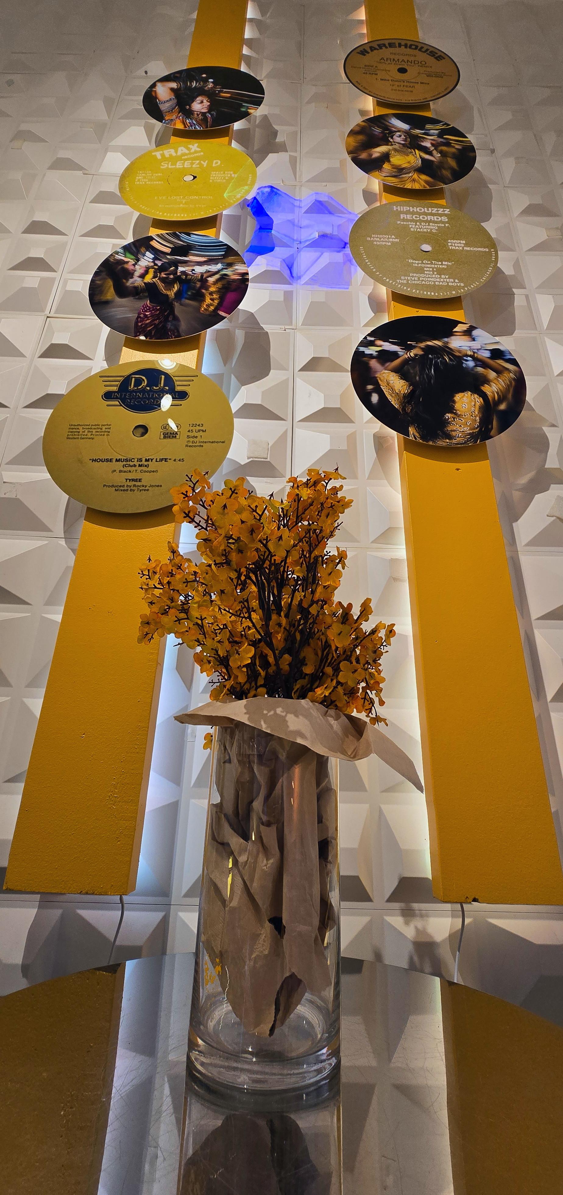 Etichette House in Giallo IV (Chicago, Classico, O.G., Dance, Club, Iconico, 30% OFF) in vendita 1