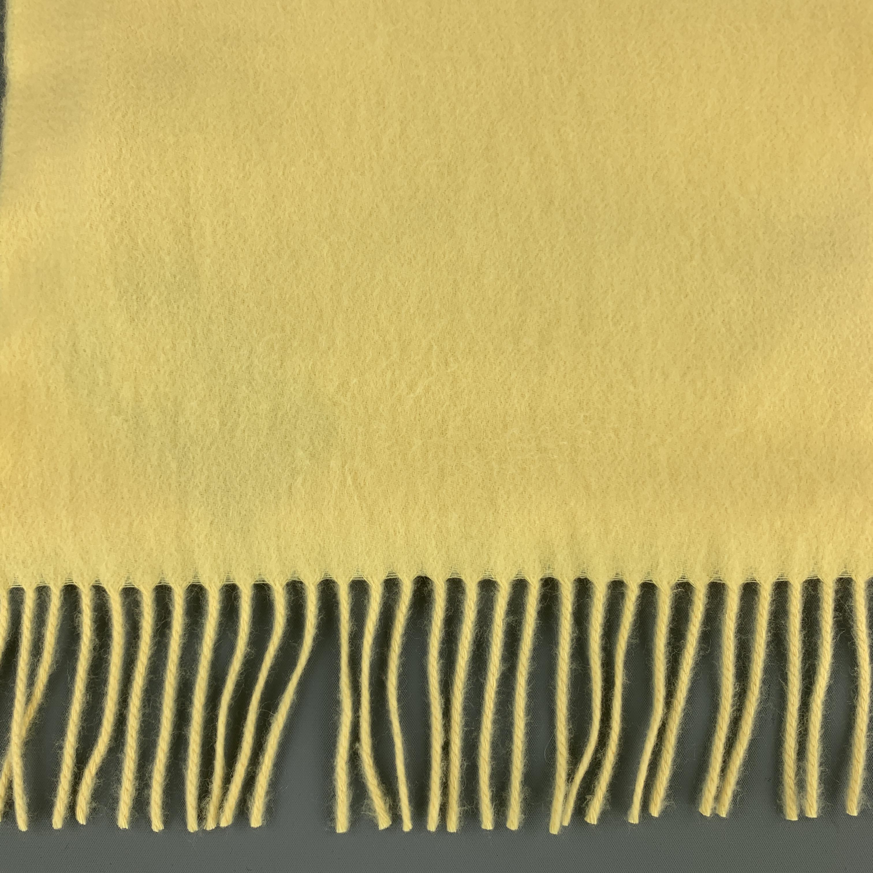 LORD winter scarf comes in pastel yellow cashmere with two and a half inch fringe trim. Made in Scotland.

Excellent Pre-Owned Condition.

55 X 12.5 in.