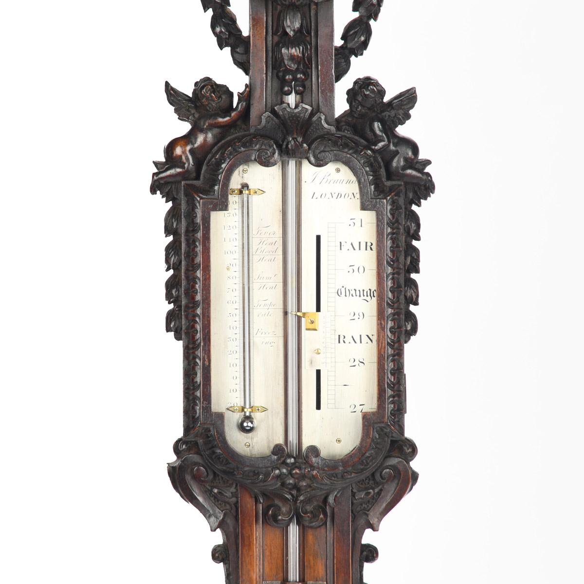 Barómetro de madera de tilo de Lord Vernon's Sudbury Hall, obra de J. Braund según Grinling Gibbons, de forma típica dentro de una caja ricamente tallada con cincelado en altorrelieve que incluye campanillas, follaje y carnosas volutas de acanto, el