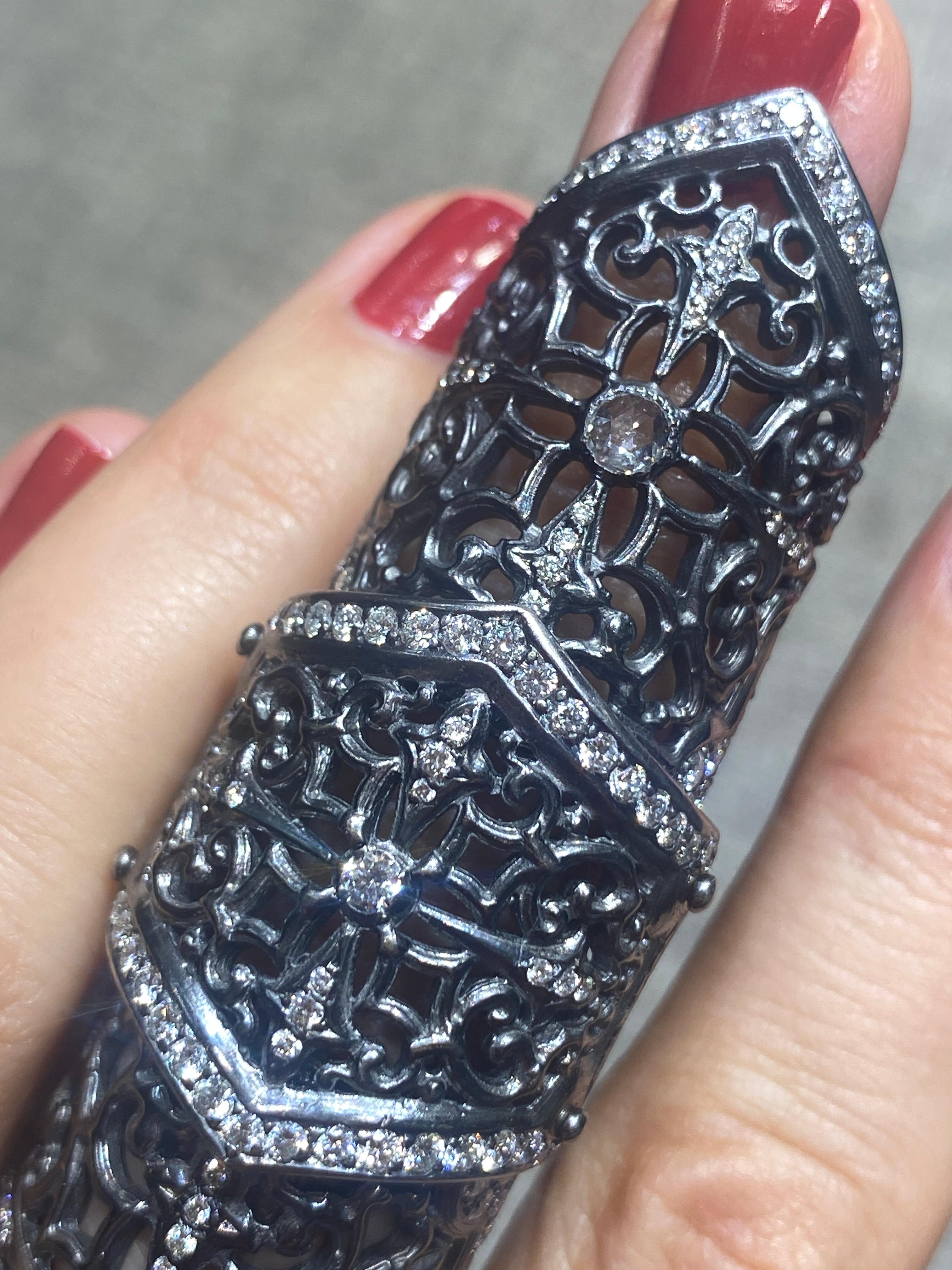 Loree Rodkin 18k gold and diamond knight's knuckle ring In Good Condition For Sale In London, GB