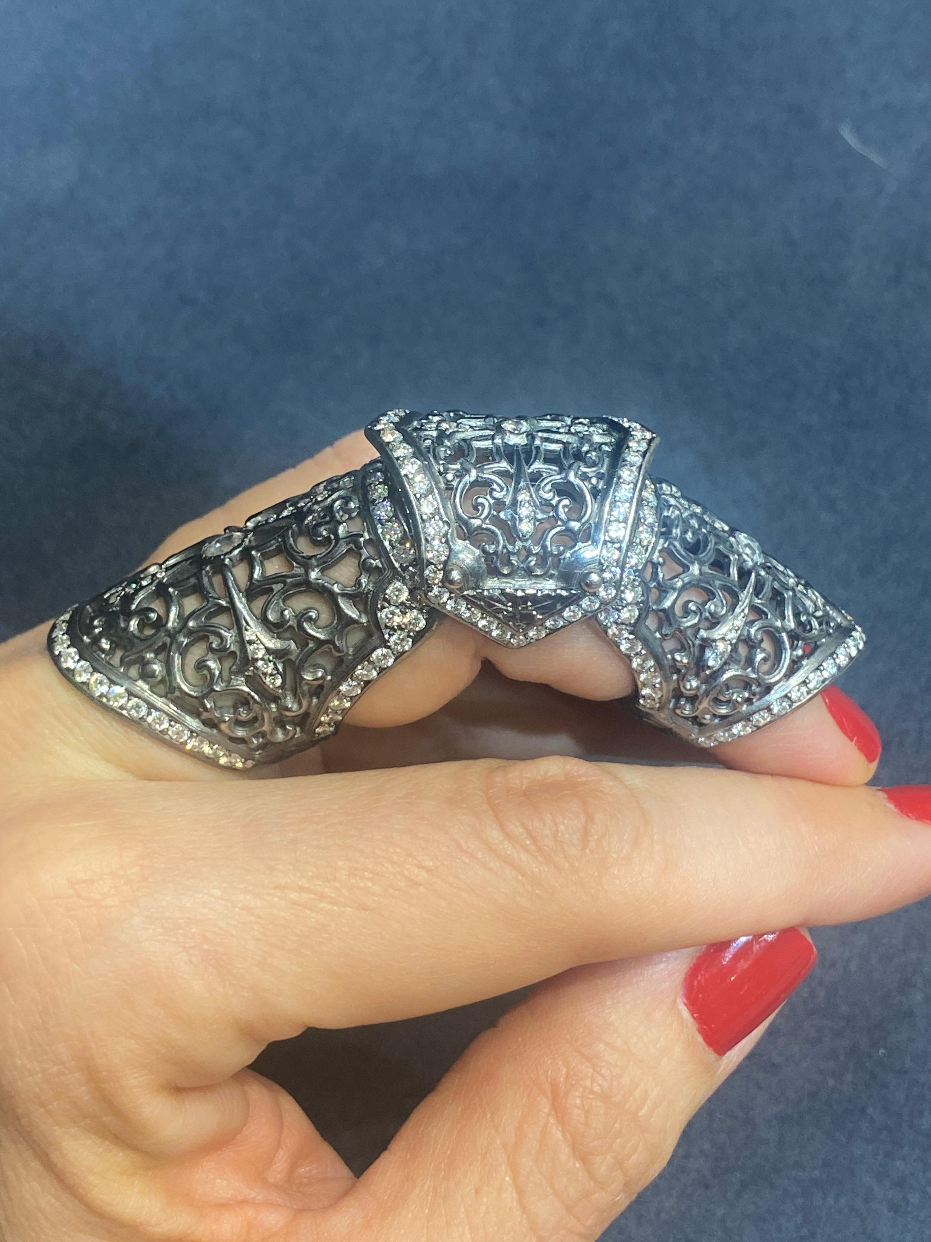 Loree Rodkin 18k gold and diamond knight's knuckle ring For Sale 2