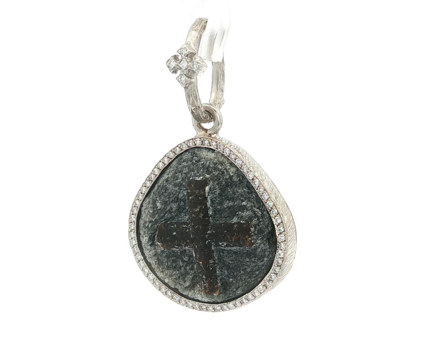 Brilliant Cut Loree Rodkin 18k Gold Carved Staurolite Fine Diamond Frame Cross Pendant For Sale