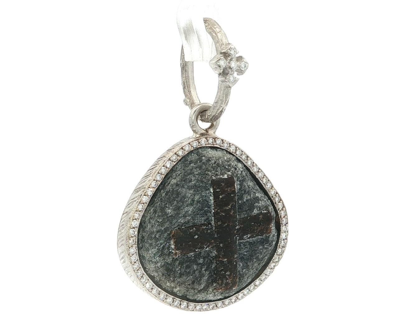 Loree Rodkin 18k Gold Carved Staurolite Fine Diamond Frame Cross Pendant In Good Condition For Sale In Montclair, NJ