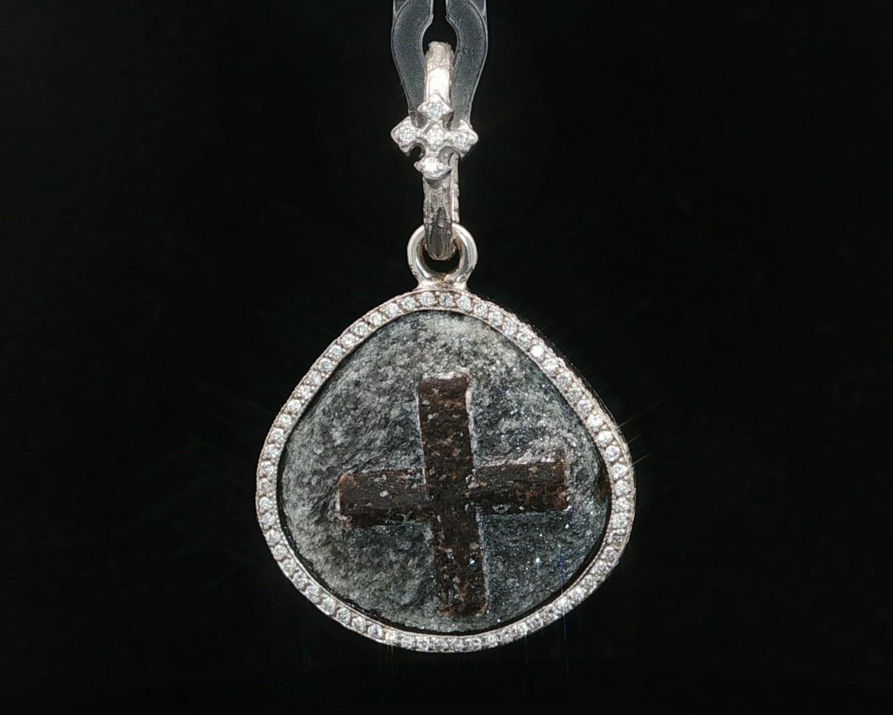 Loree Rodkin 18k Gold Carved Staurolite Fine Diamond Frame Cross Pendant For Sale 2