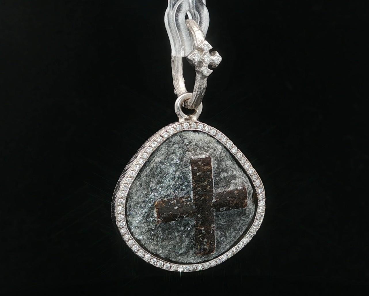 Loree Rodkin 18k Gold Carved Staurolite Fine Diamond Frame Cross Pendant For Sale 3