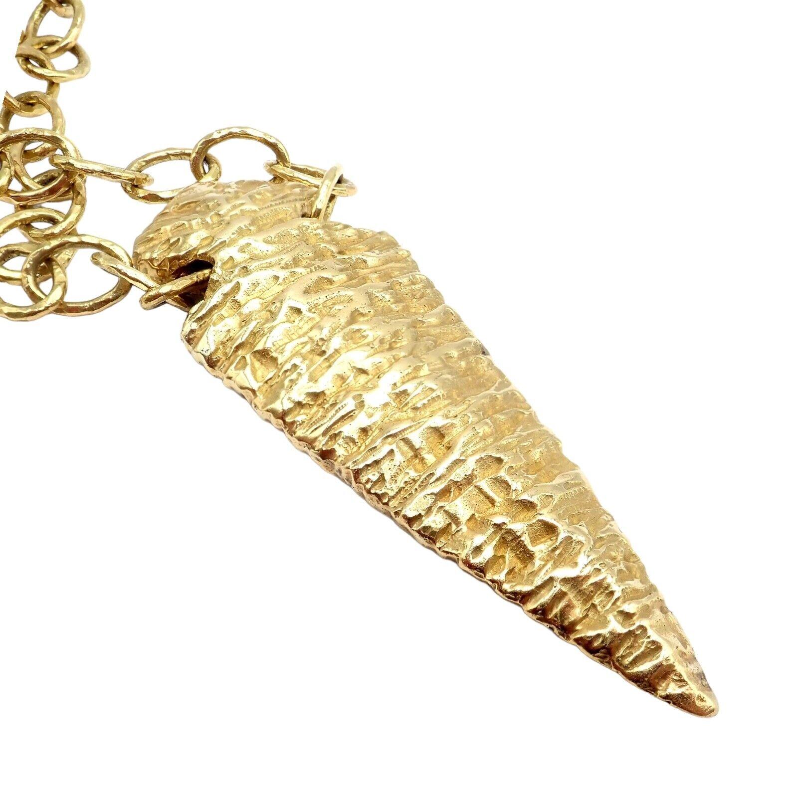 Women's or Men's Loree Rodkin Diamond Arrowhead Gold Pendant Necklace Estate of Jackie Collins For Sale