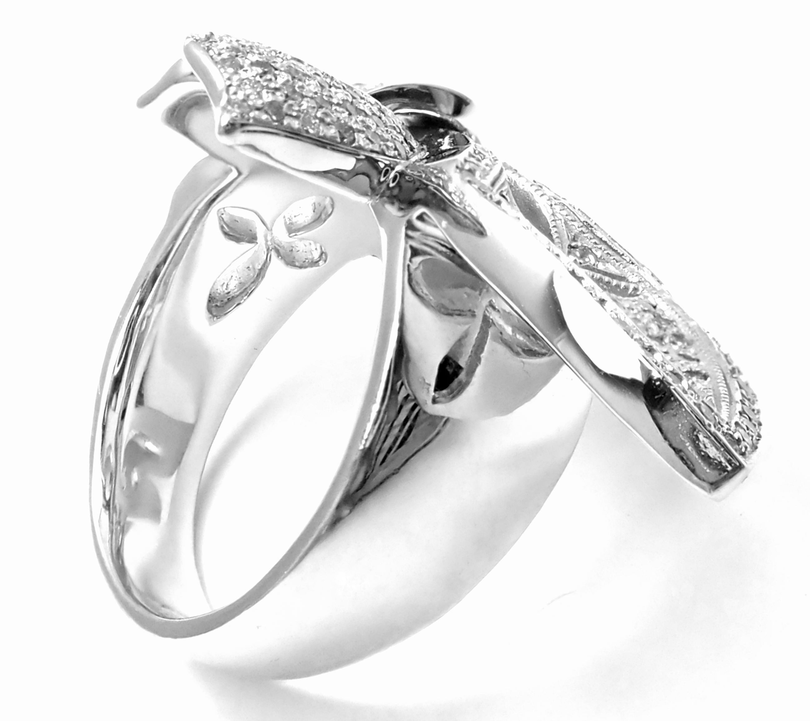 18k White Gold Diamond Large Fleur De Lis Ring von Loree Rodkin. 
Mit  200 Diamanten mit rundem Brillantschliff, Farbe G, Reinheit VSI, Gesamtgewicht ca. 1,5ct  
Dieser Ring wird mit einem Echtheitszertifikat von Loree Rodkin