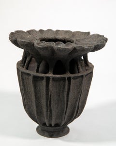 Capsula di semi di papavero nero n. 1 - scultura contemporanea in ceramica realizzata a mano