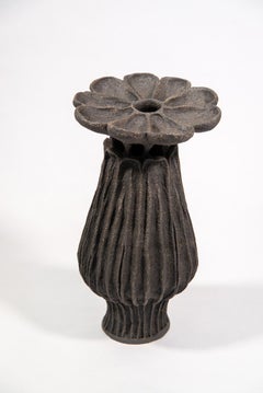 Capsula di semi di papavero nero n. 3 - scultura contemporanea in ceramica realizzata a mano