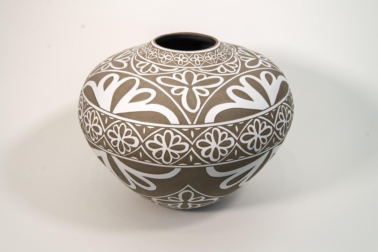 Large Engraved Floral Motif Vessel - decorative, handcrafted, porcelain vessel - Sculpture by Loren Kaplan