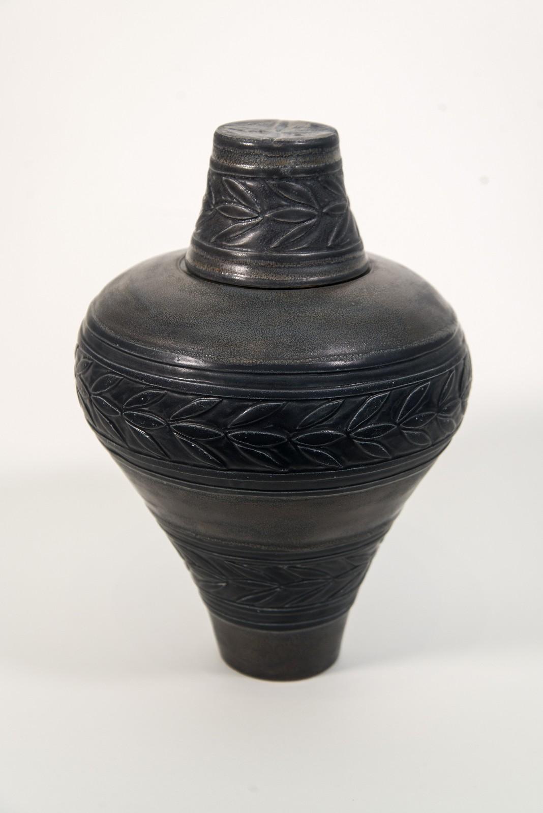 Small Black & Umber Ginger Jar with Engraved Leaves - porcelain vessel - Sculpture by Loren Kaplan