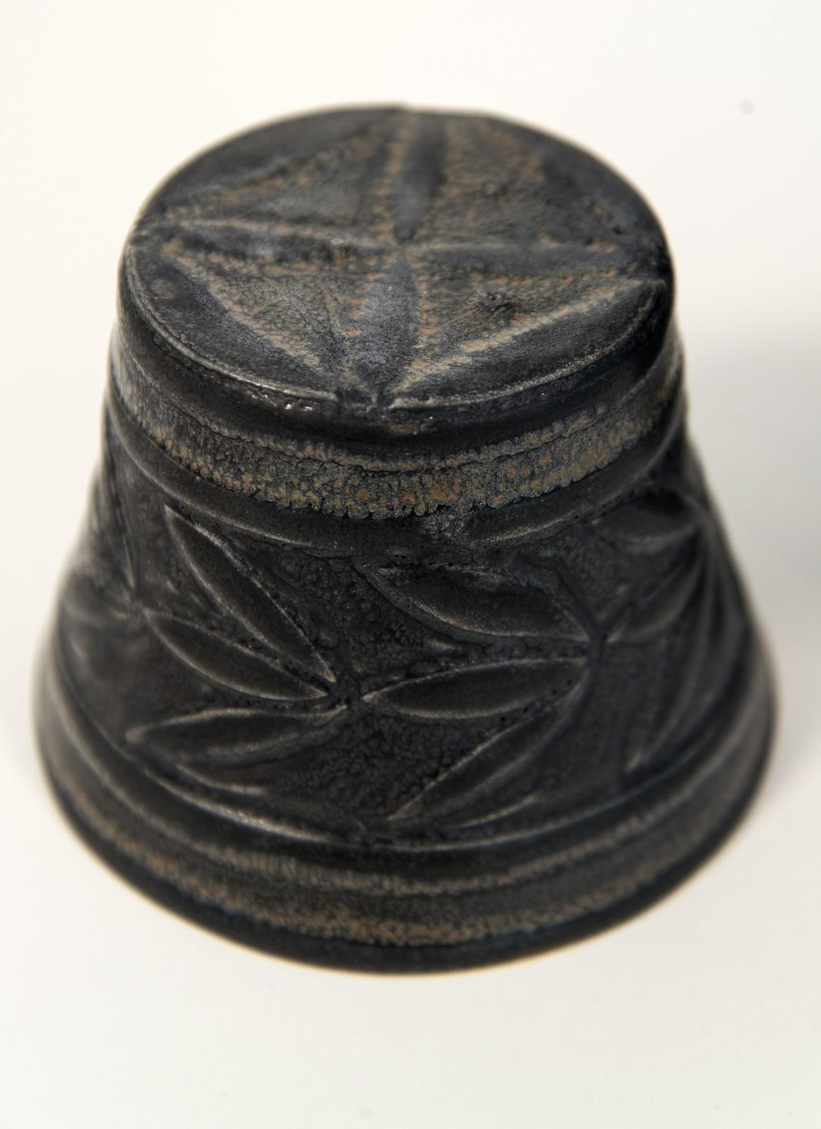 Small Black & Umber Ginger Jar with Engraved Leaves - porcelain vessel - Contemporary Sculpture by Loren Kaplan