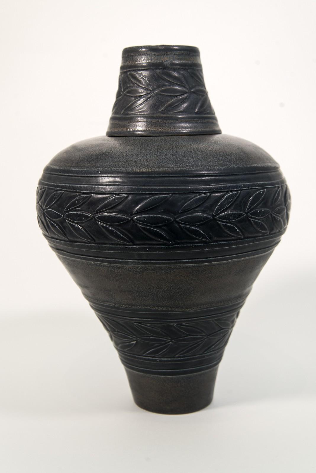 Loren Kaplan - Small Black and Umber Ginger Jar with Engraved Leaves -  porcelain vessel For Sale at 1stDibs | umber leaves, black ginger jars,  black umber