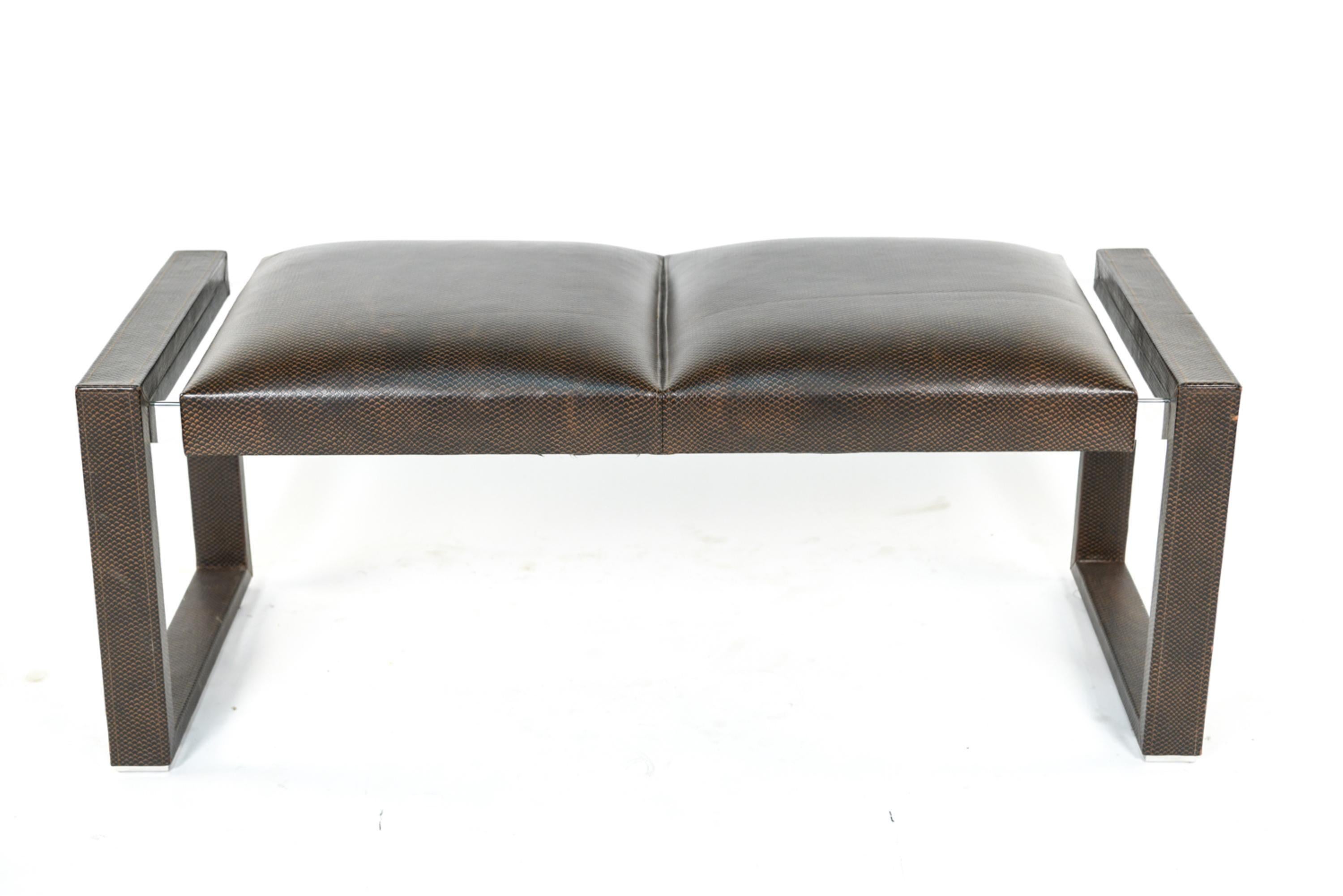 Banc Loren Marsh Design en cuir embossé et acier inoxydable poli en vente 7
