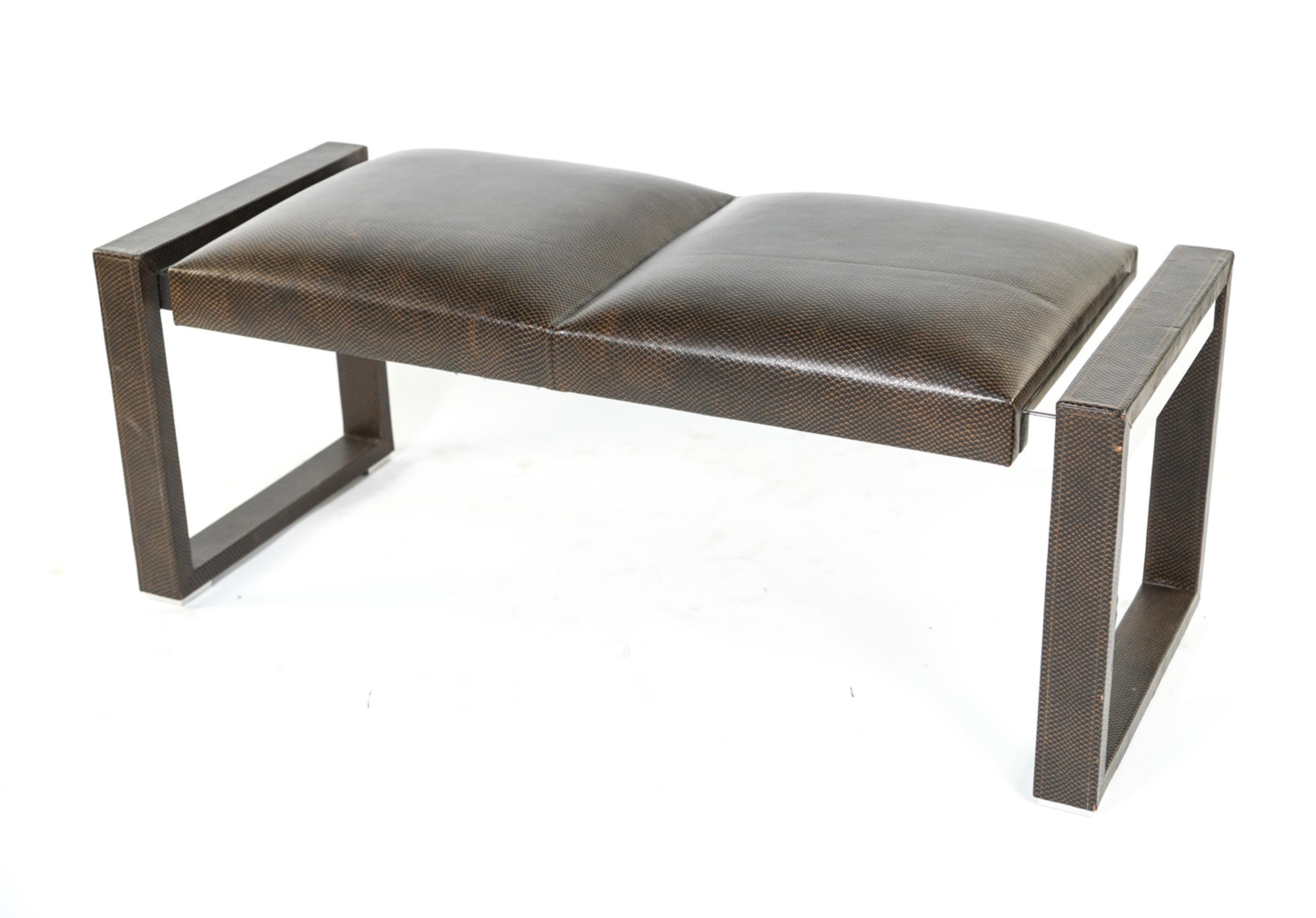 Banc Loren Marsh Design en cuir embossé et acier inoxydable poli en vente 9