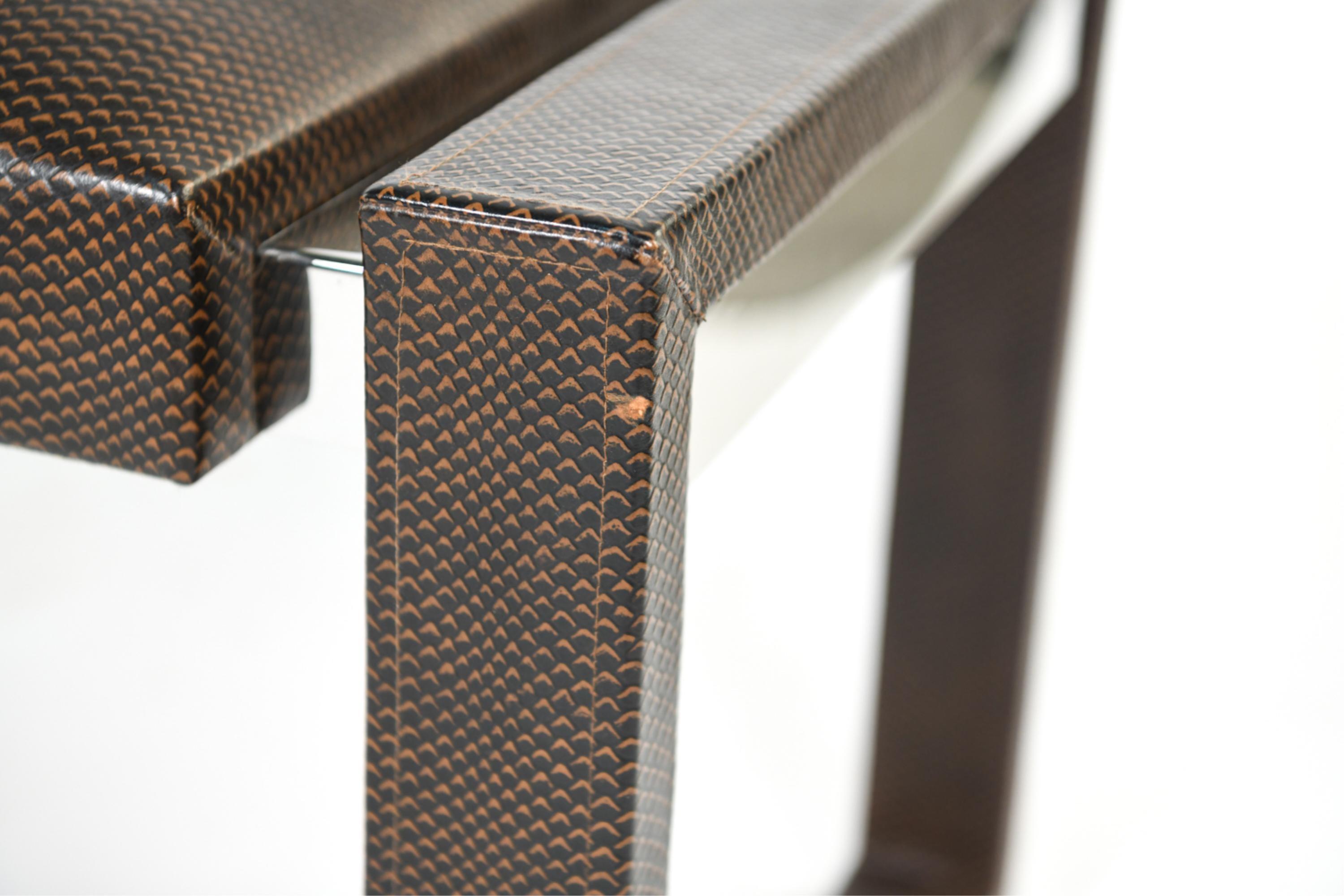 Banc Loren Marsh Design en cuir embossé et acier inoxydable poli en vente 10